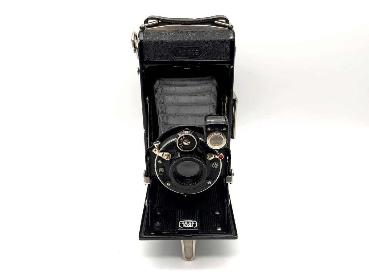 Zeiss Ikon Ikonta 520/2 folding camera with Novar Anastigmat 1:6.3 F=10.5cm