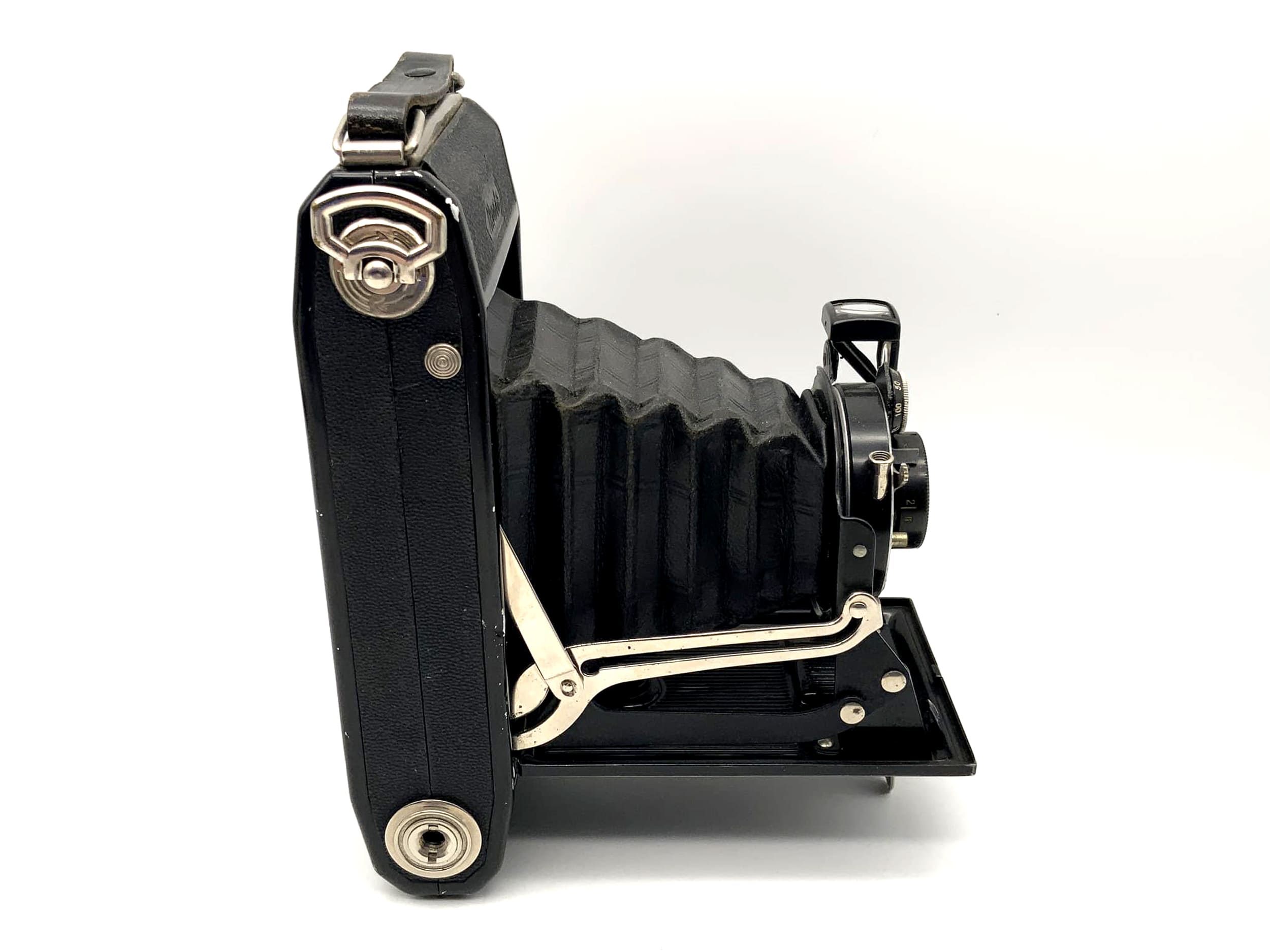 Zeiss Ikon Ikonta 520/2 folding camera with Novar Anastigmat 1:6.3 F=10.5cm