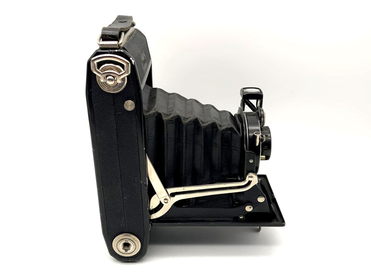 Zeiss Ikon Ikonta 520/2 folding camera with Novar Anastigmat 1:6.3 F=10.5cm