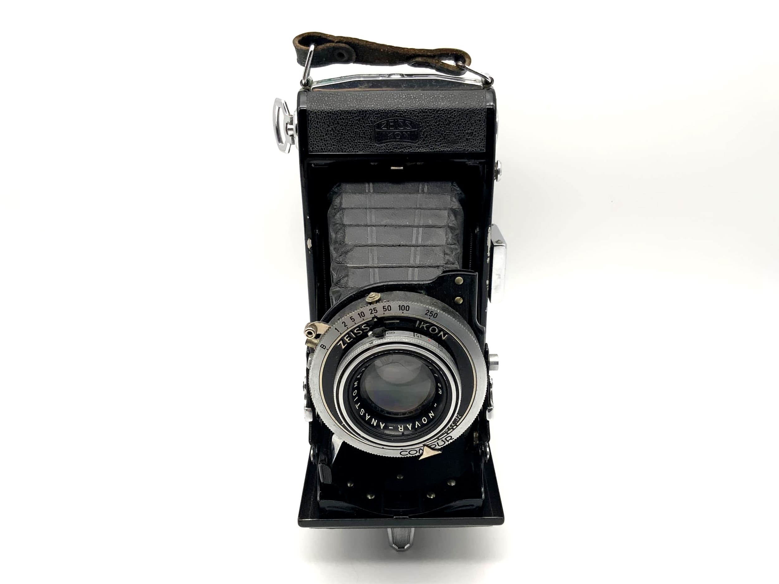 Zeiss Ikon Nettar 515/2 folding camera with Novar Anastigmat 1:4.5 f=11cm Compur