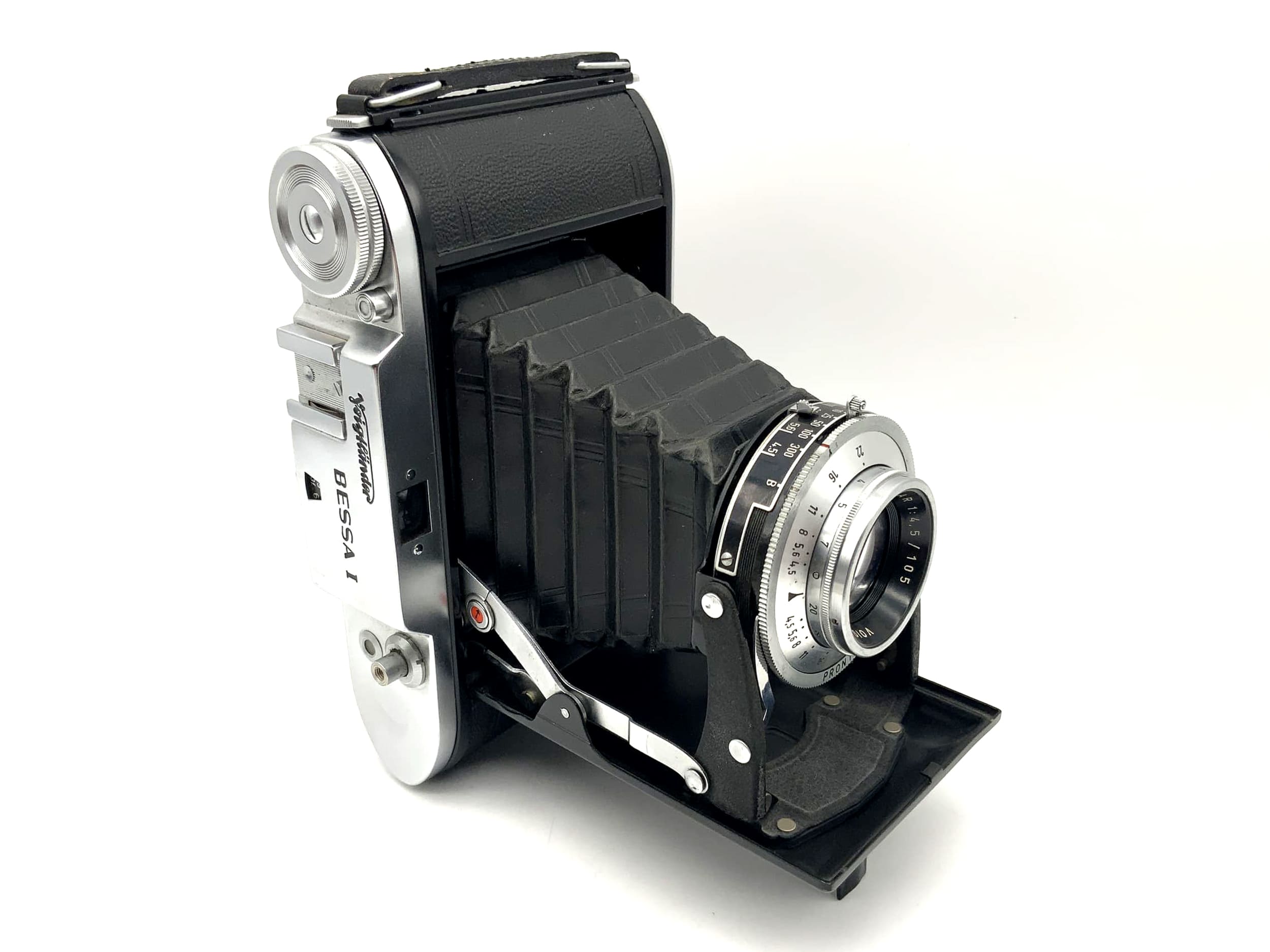 Voigtländer Bessa I folding camera with Vaskar 1:4.5 / 105 Prontor-SV lens