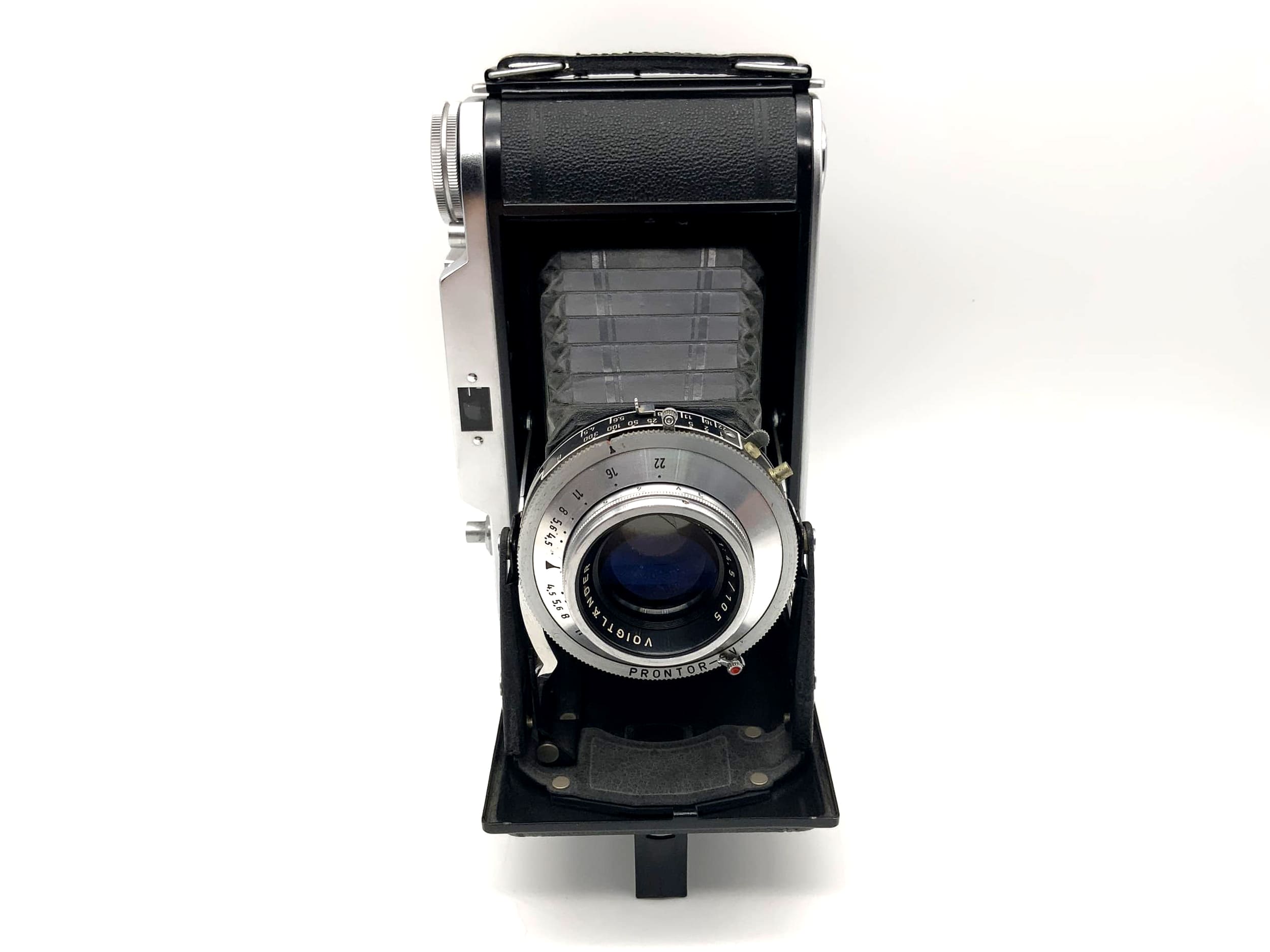 Voigtländer Bessa I folding camera with Vaskar 1:4.5 / 105 Prontor-SV lens