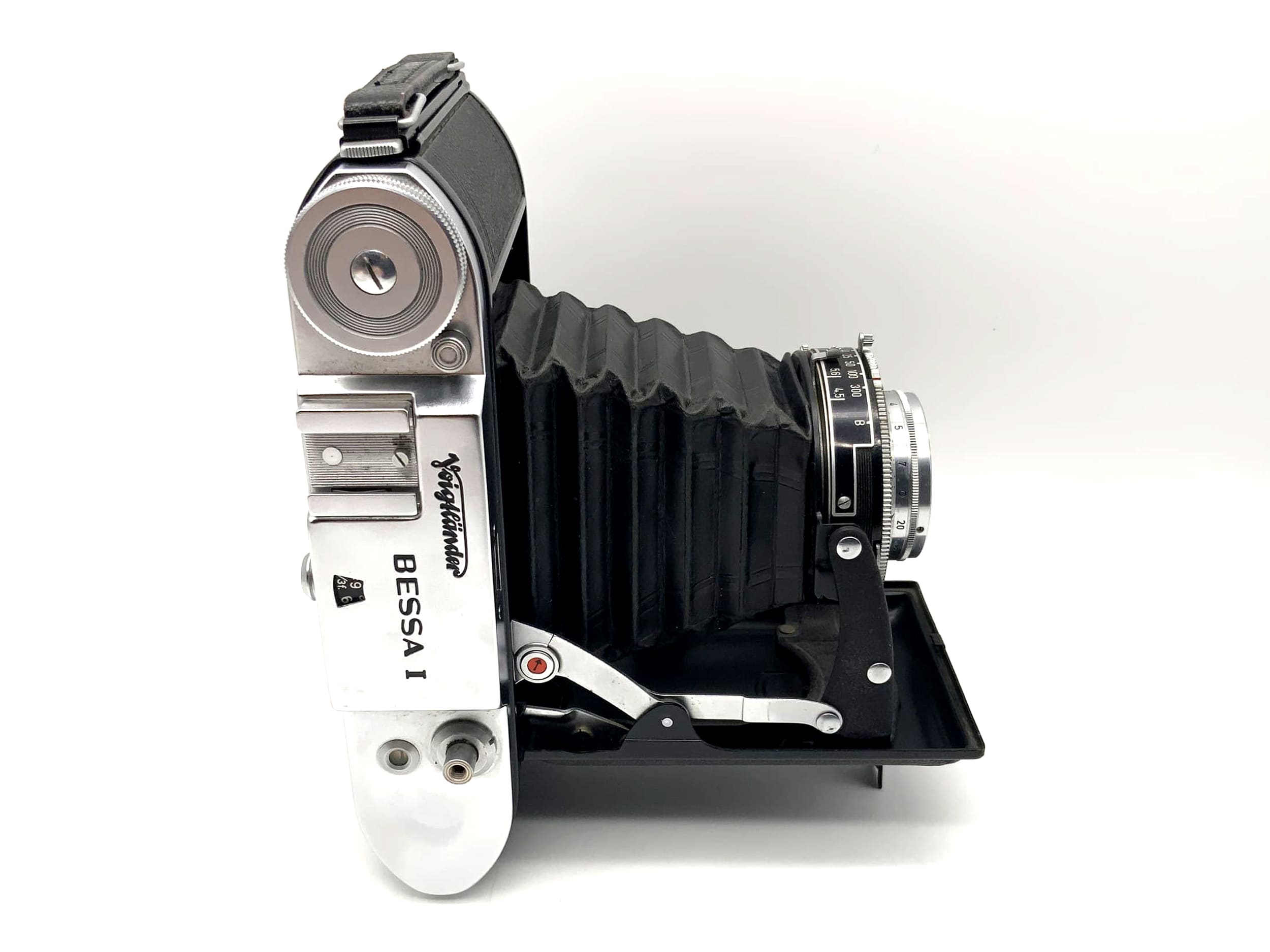 Voigtländer Bessa I folding camera with Vaskar 1:4.5 / 105 Prontor-SV lens