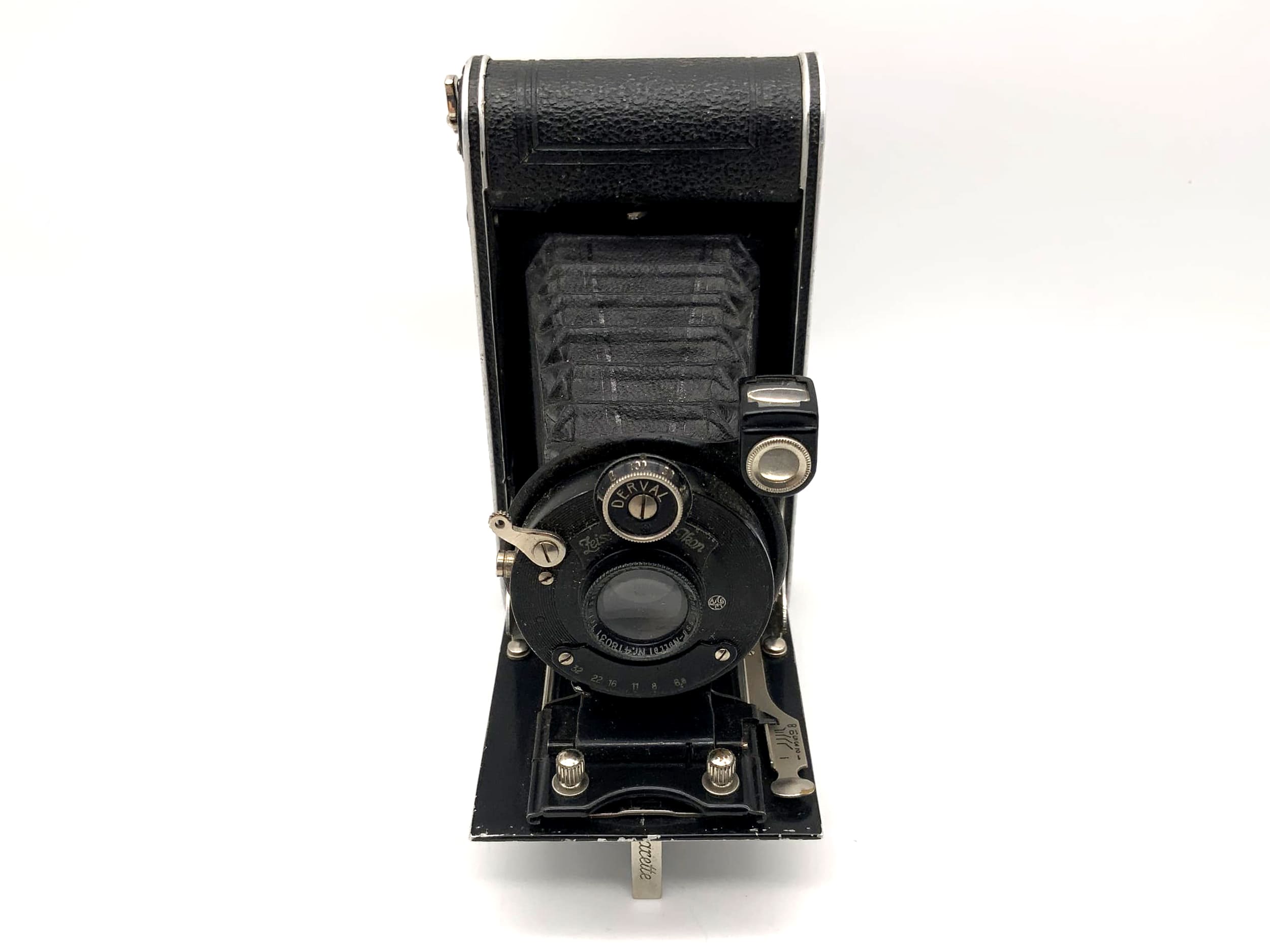 Zeiss Ikon Cocarette folding camera with Contessa-Nettel Trinastigmat 1:6.8 f=9cm
