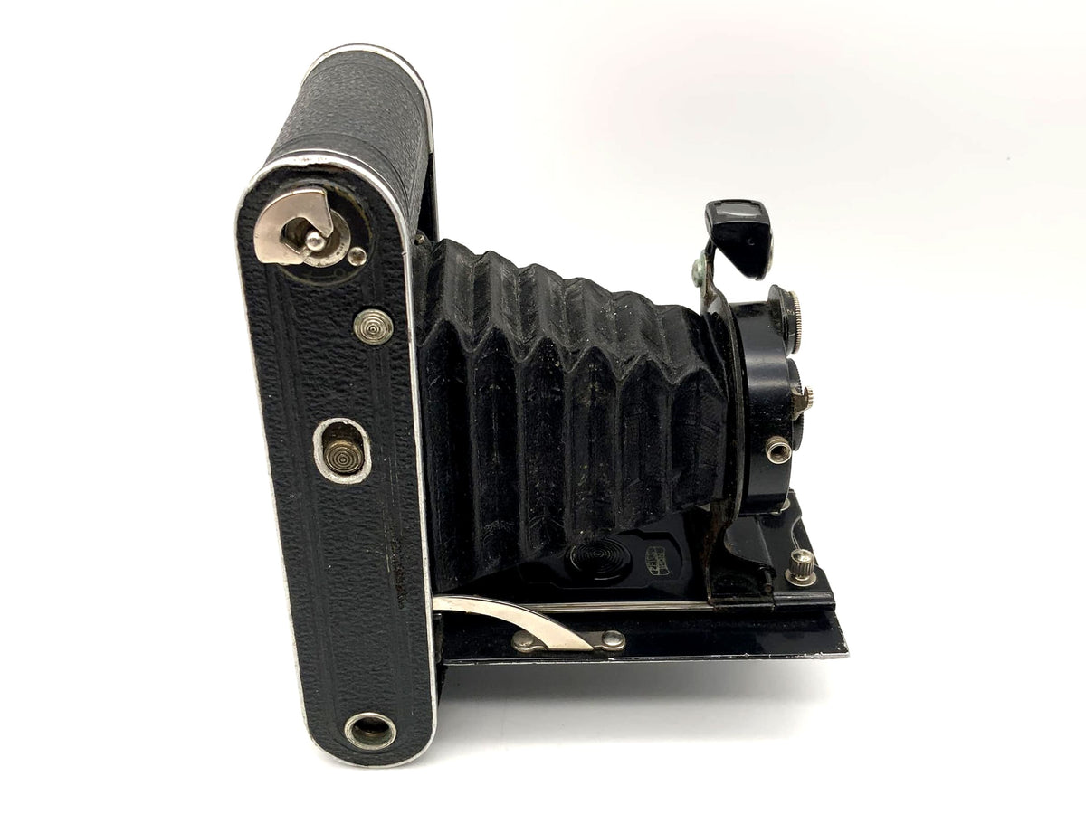Zeiss Ikon Cocarette folding camera with Contessa-Nettel Trinastigmat 1:6.8 f=9cm