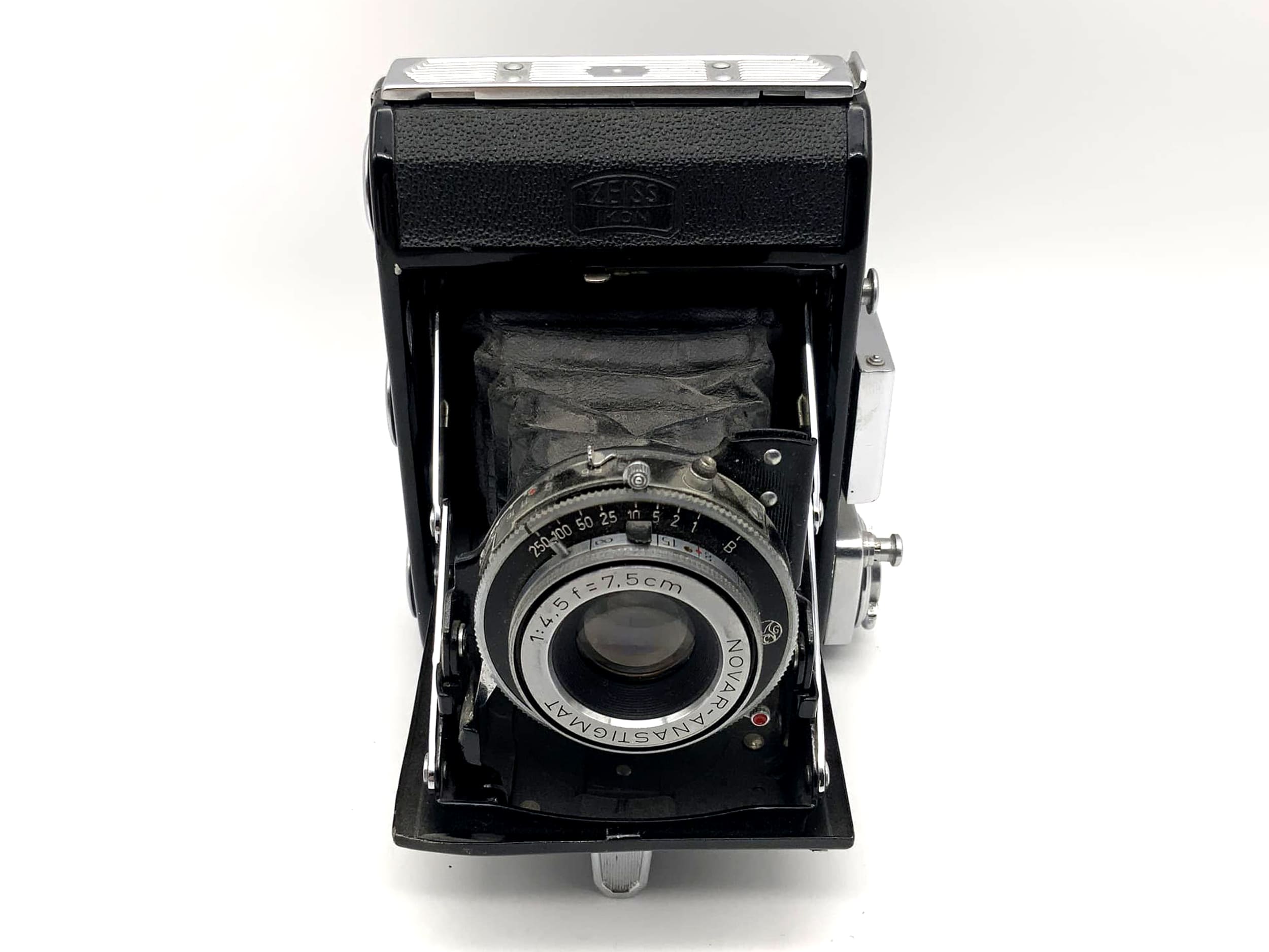 Zeiss Ikon Ikonta 521 folding camera with Novar Anastigmat 1:4.5 f=7.5cm