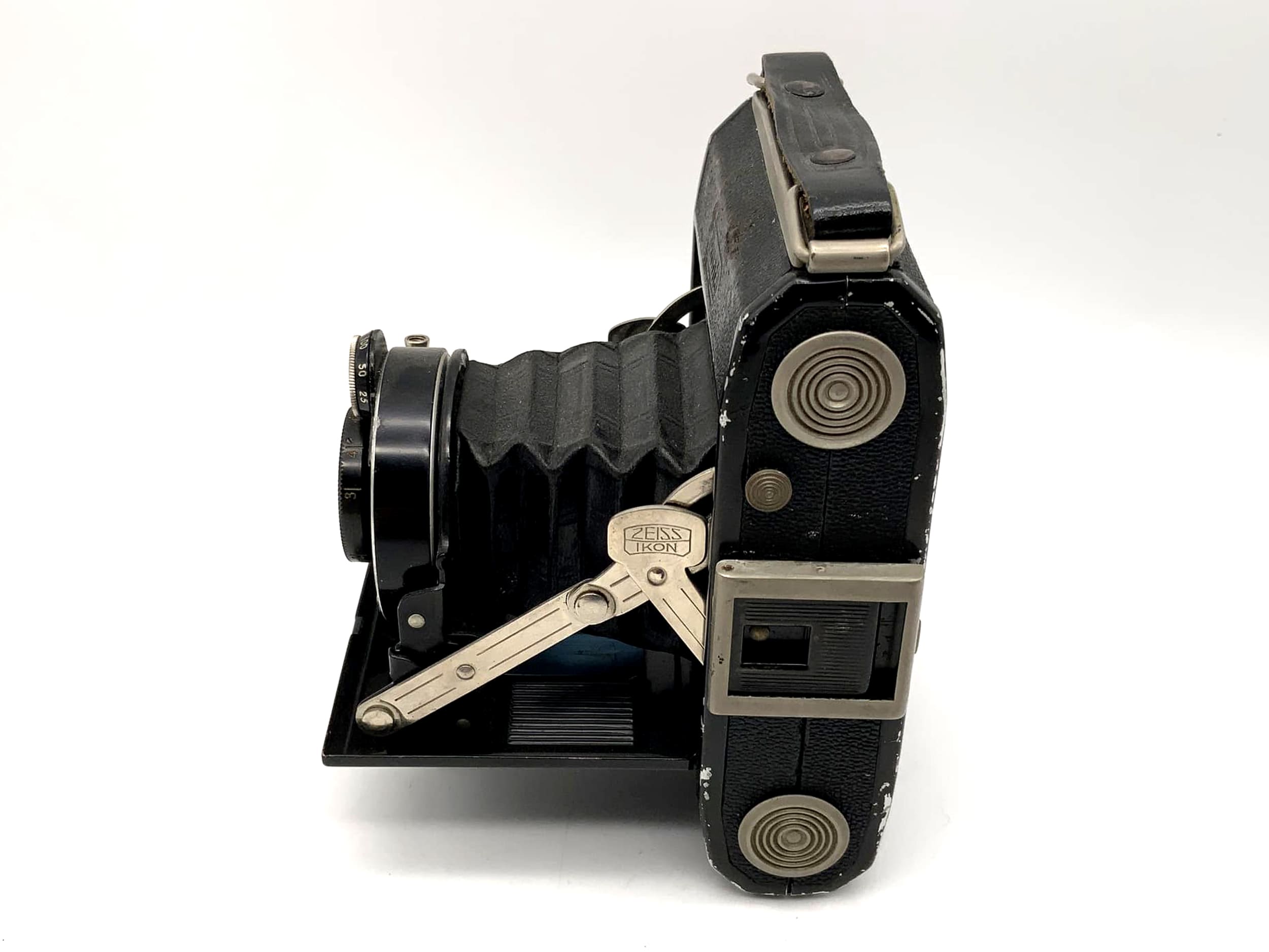 Zeiss Ikon Ikonta 520 folding camera with Novar Anastigmat 1:6.3 F=7.5cm