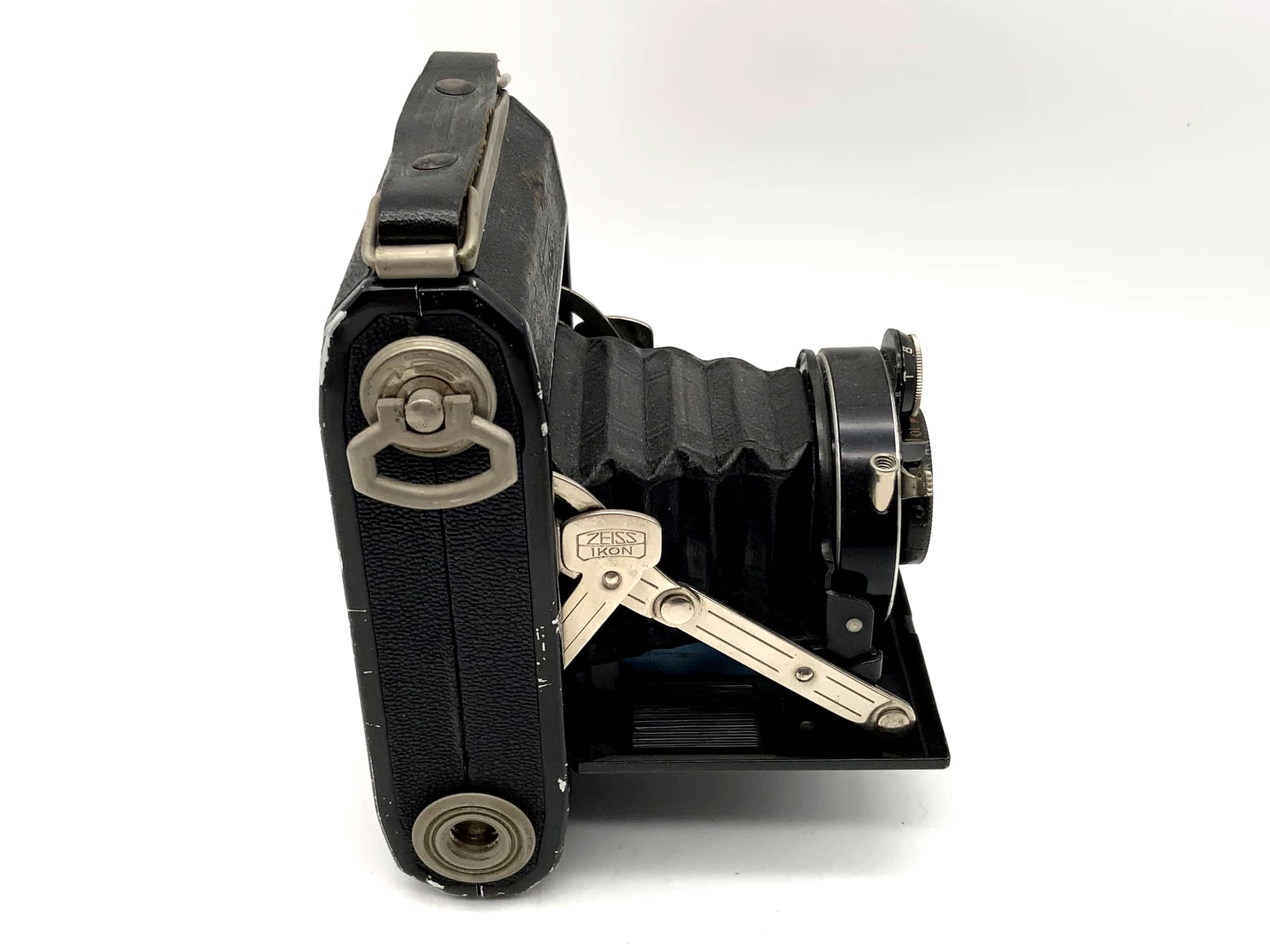 Zeiss Ikon Ikonta 520 folding camera with Novar Anastigmat 1:6.3 F=7.5cm