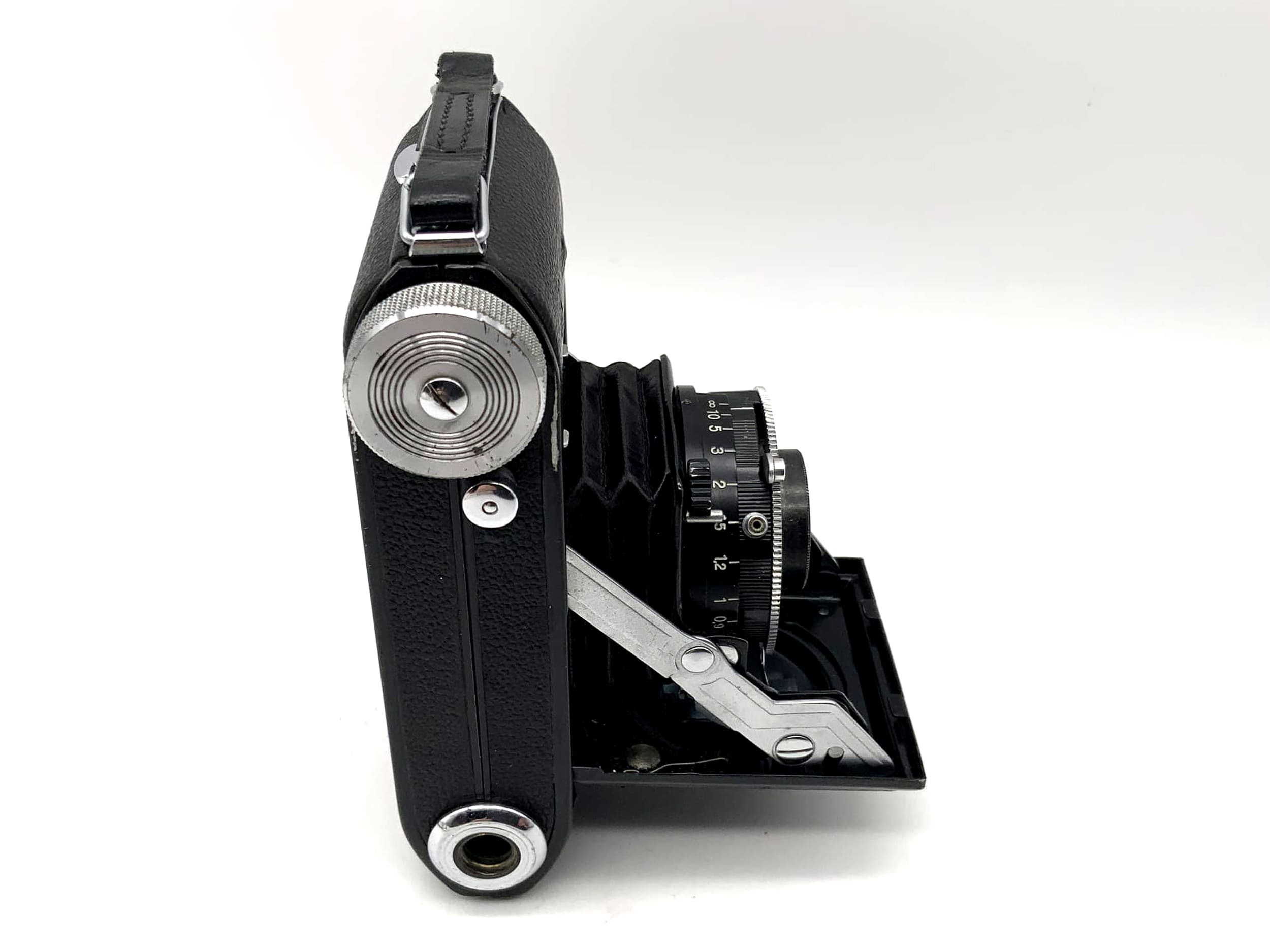 Balda Beltica folding camera with Carl Zeiss Tessar 1:3.5 f=5cm red T Cludor