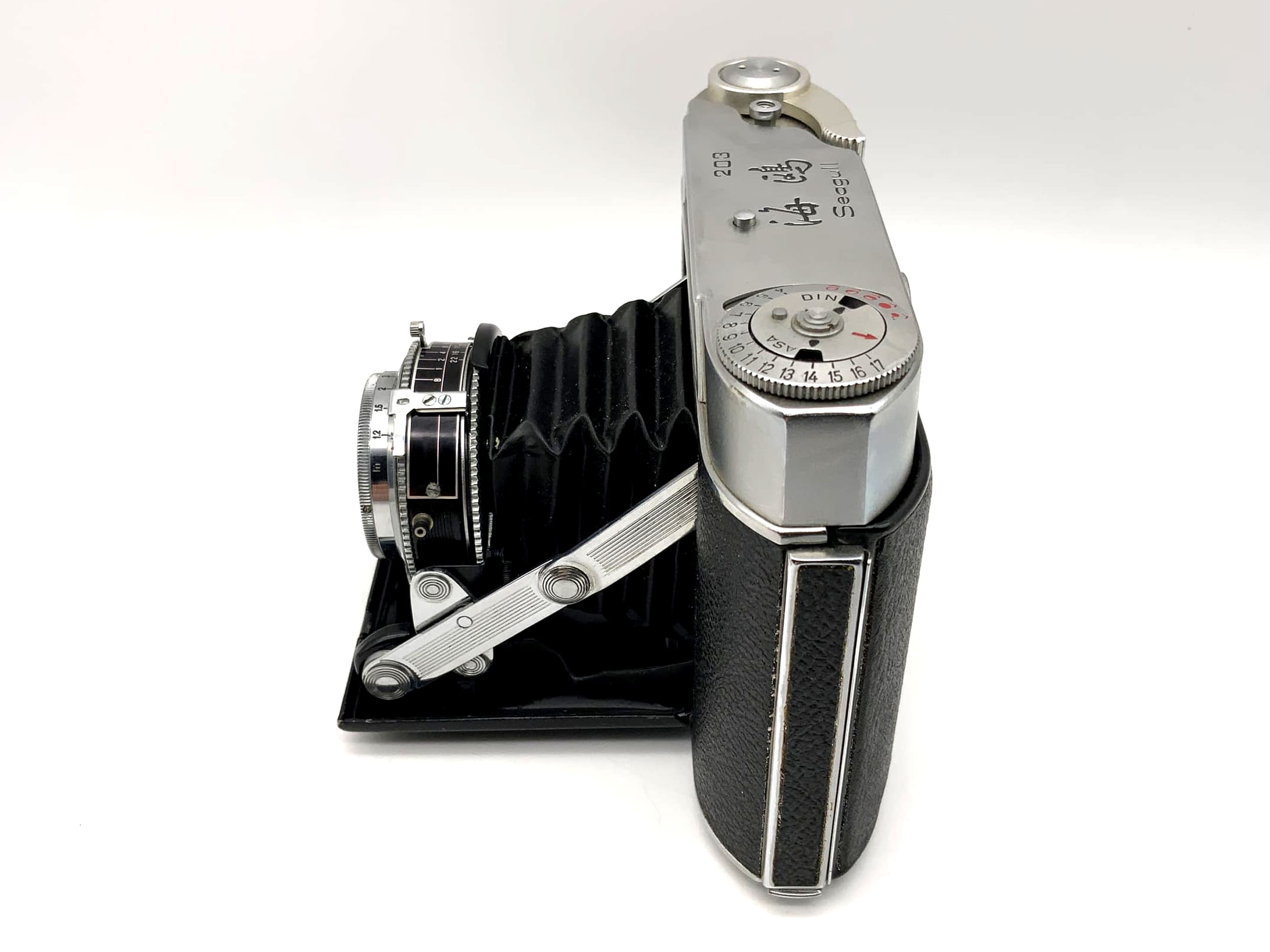 Seagull 203 folding camera with S-111-2 3.5/75 lens, defective