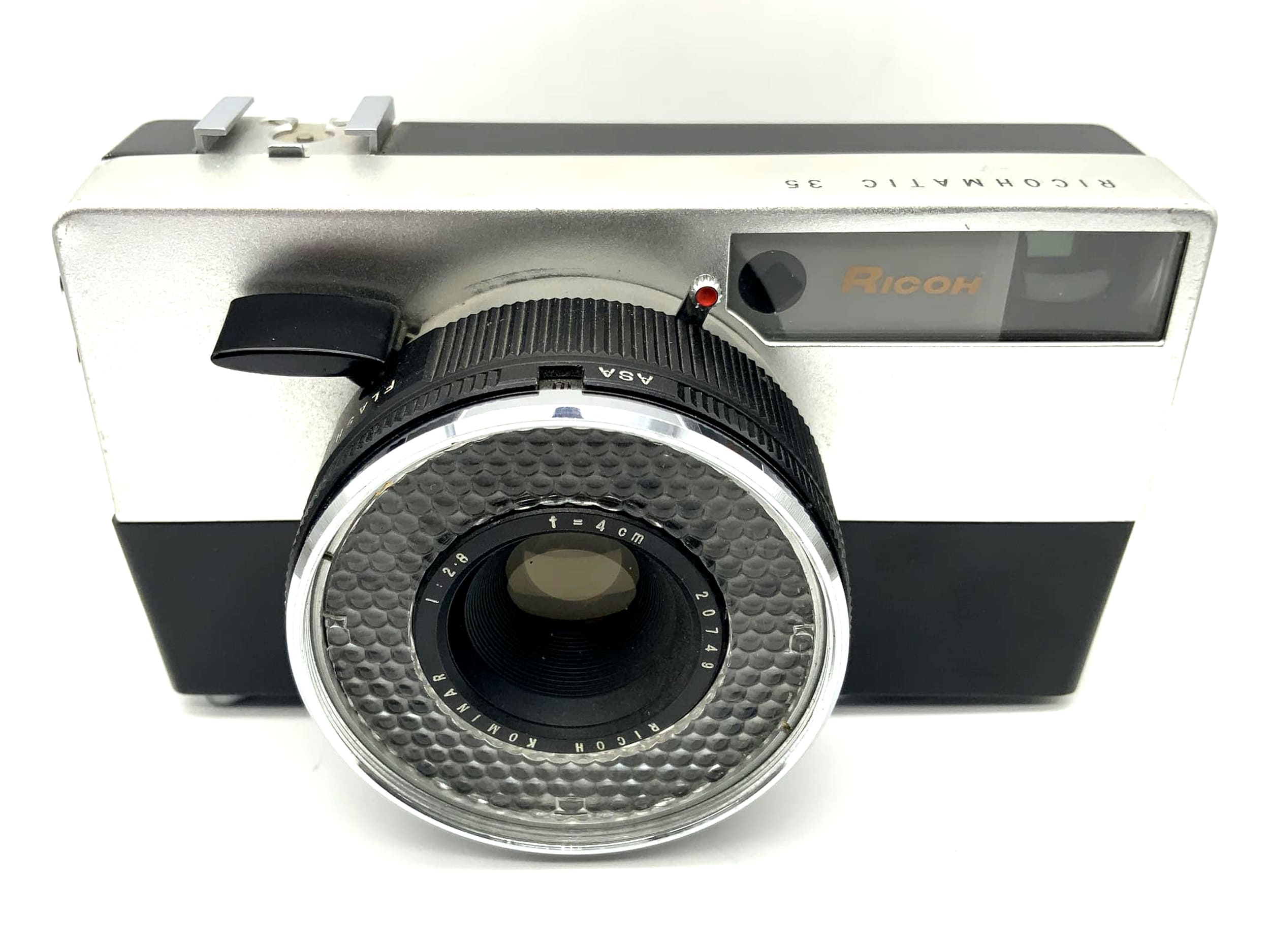 Ricoh Ricohmatic 35 viewfinder camera with Kominar 1:2.8 f=4cm