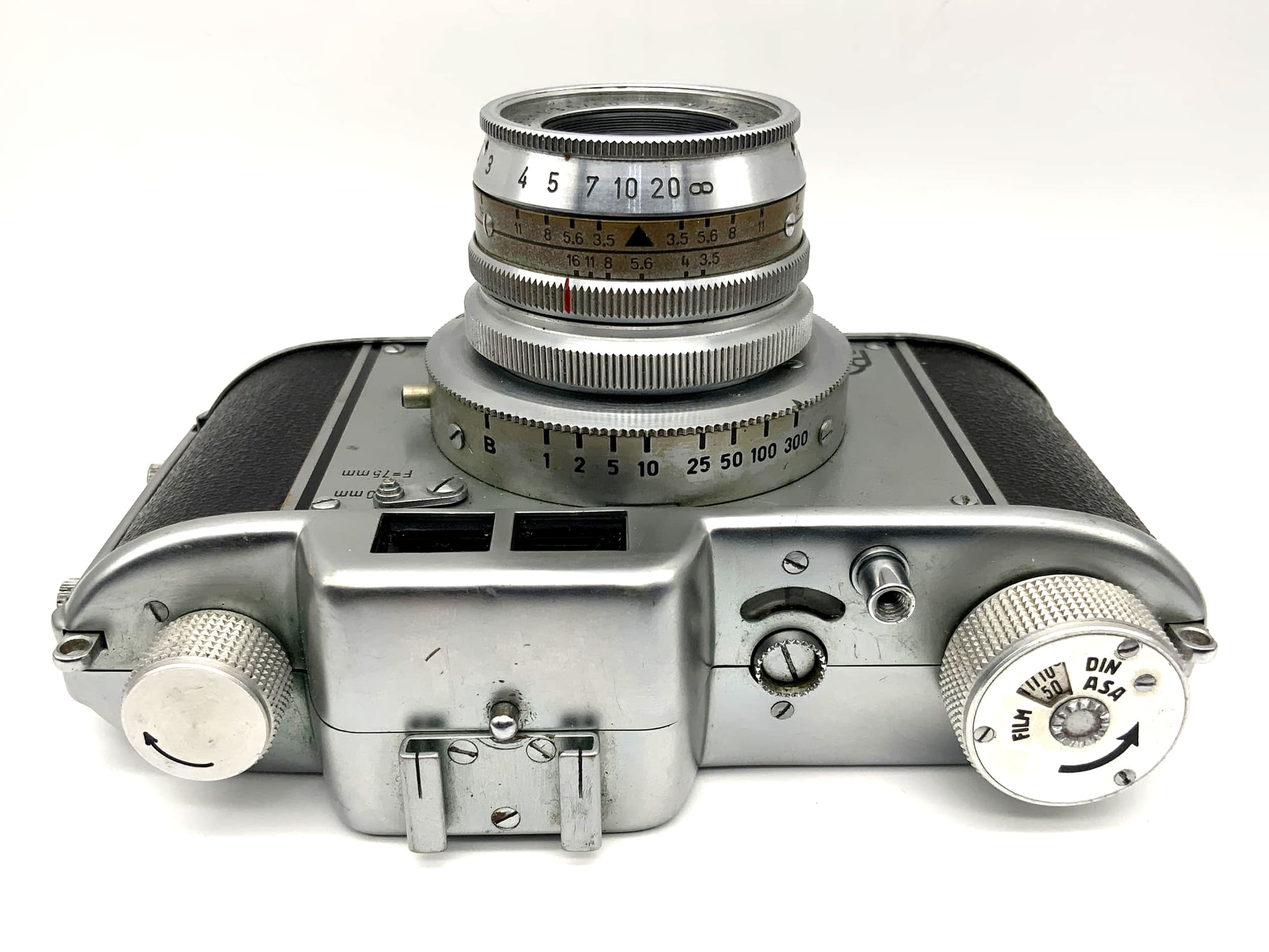 Aka Akarette viewfinder camera with Schneider-Kreuznach Xenar 1:3.5/50 Prontor-S