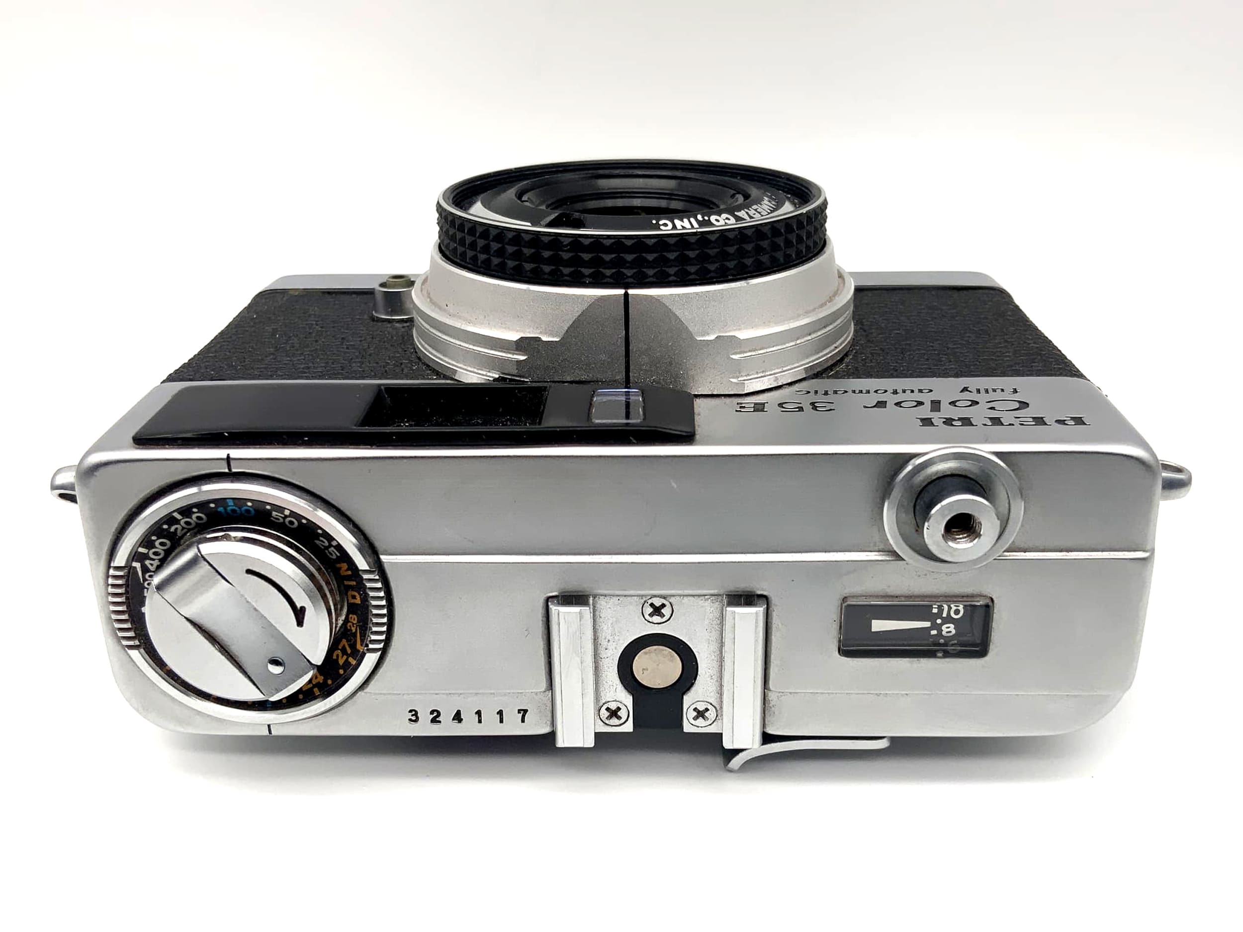 Petri Color 35E viewfinder camera with 1:2.8 f=40mm fully automatic