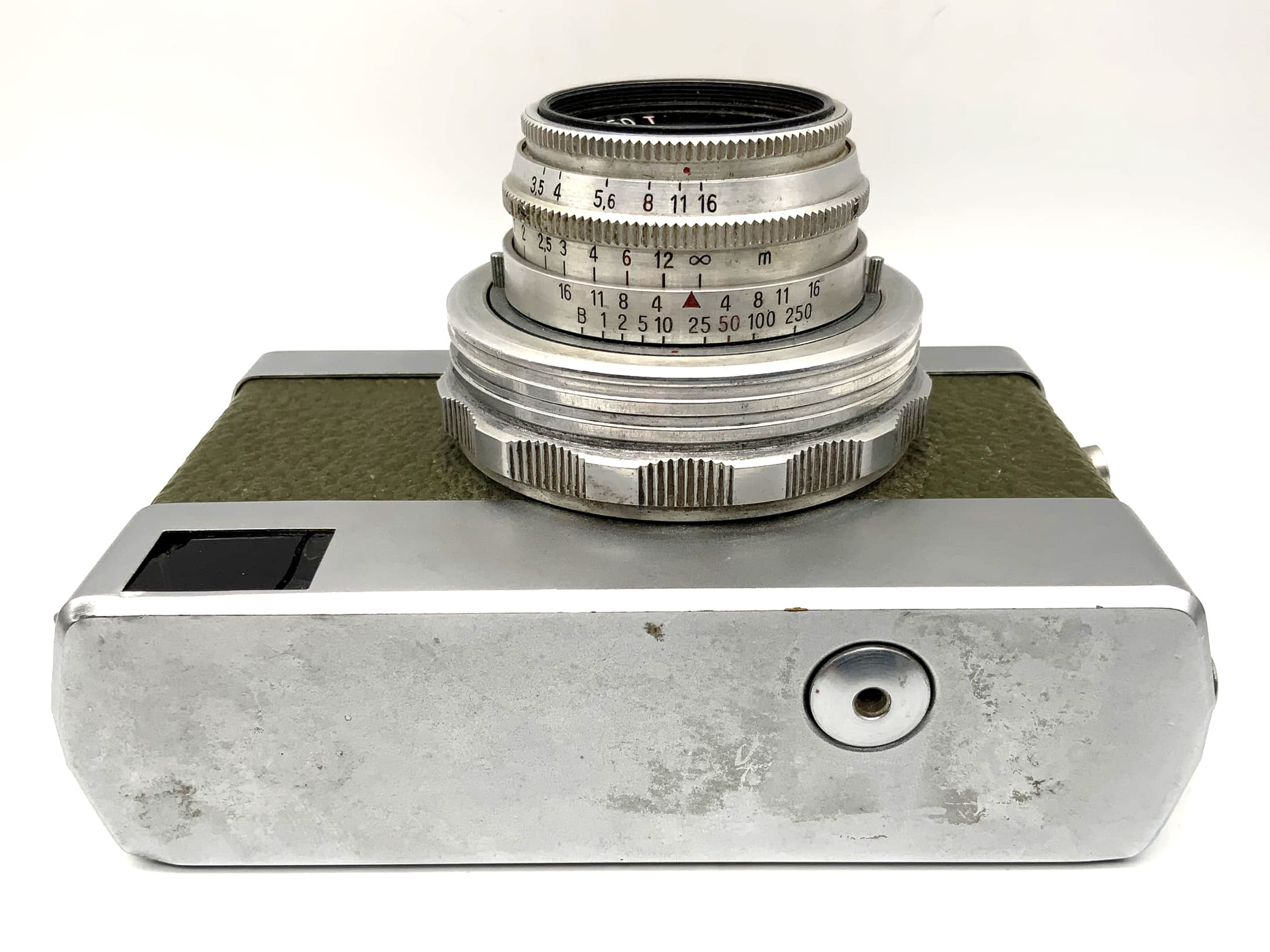 Pentacon Werra viewfinder camera with Novonar 3.5/50 red T compact camera analog camera