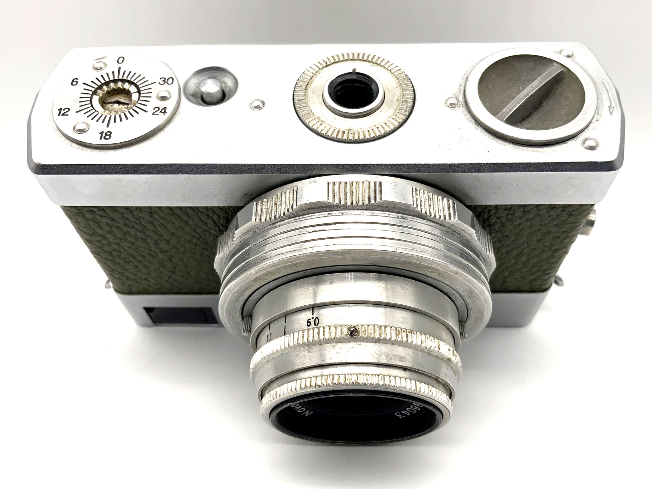 Pentacon Werra viewfinder camera with Novonar 3.5/50 red T compact camera analog camera