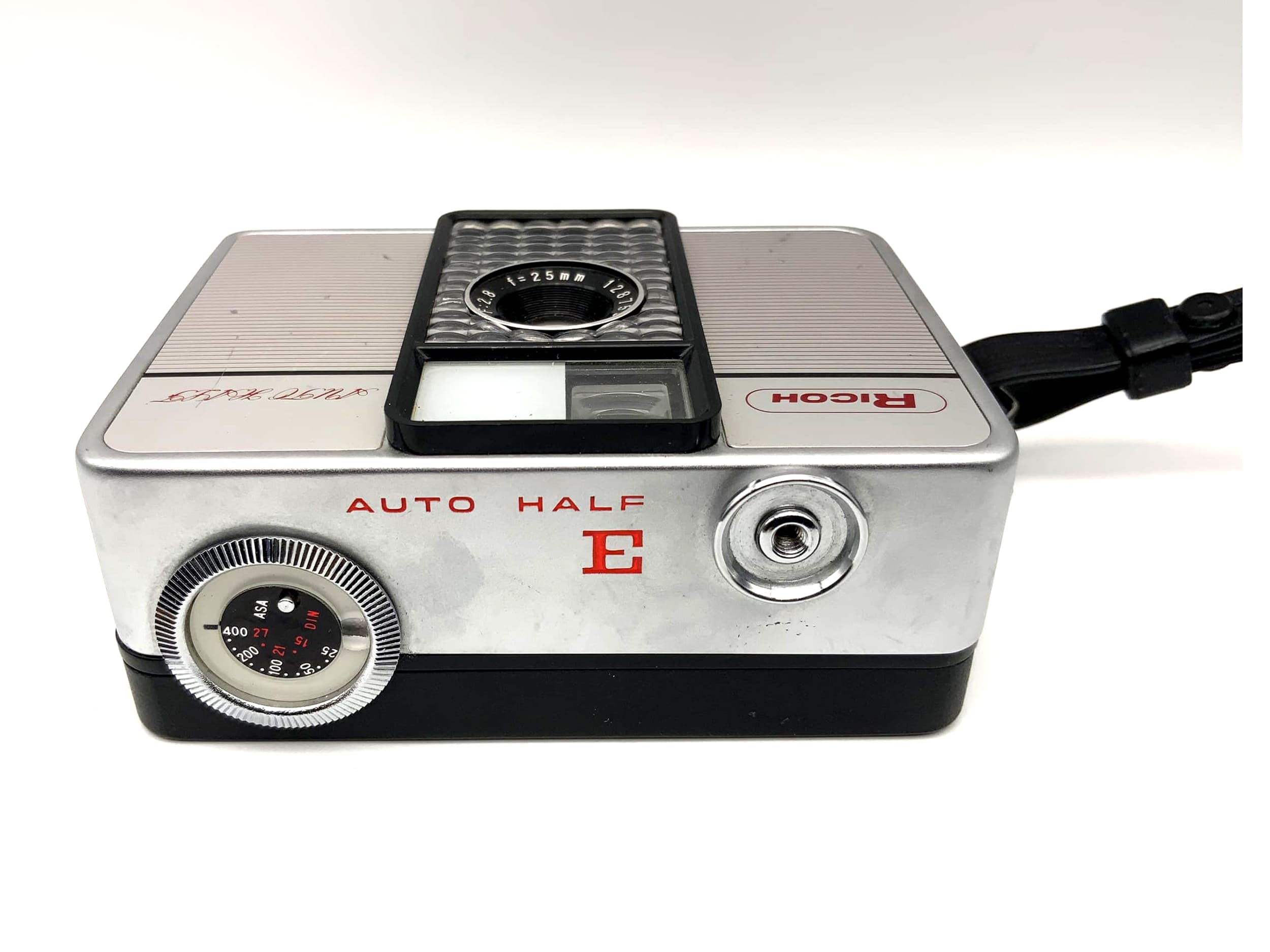 Ricoh Auto Half E viewfinder camera with F:2.8 f=25mm compact camera analog camera