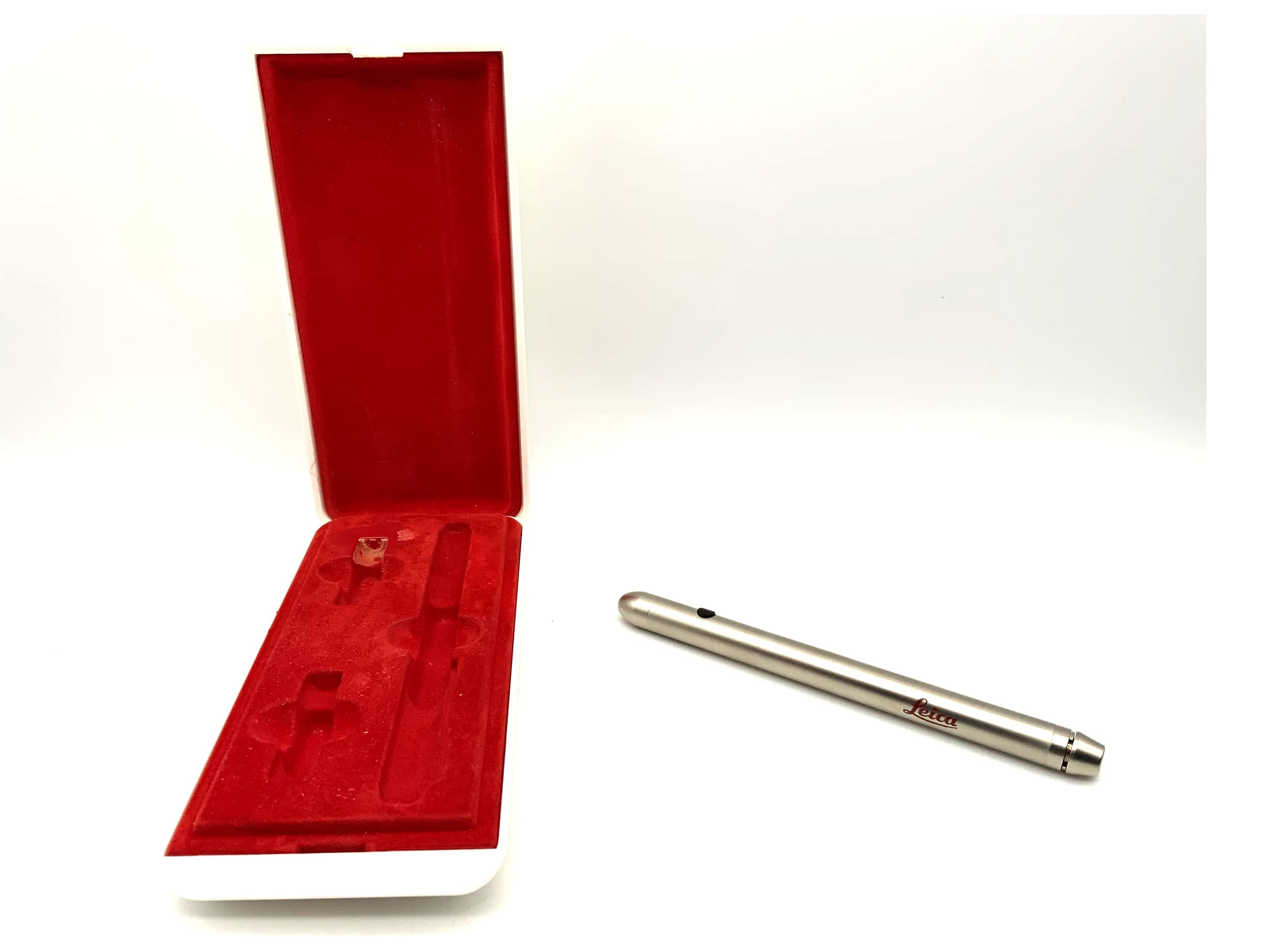 Leica Laserpointer 37337 silver in original packaging