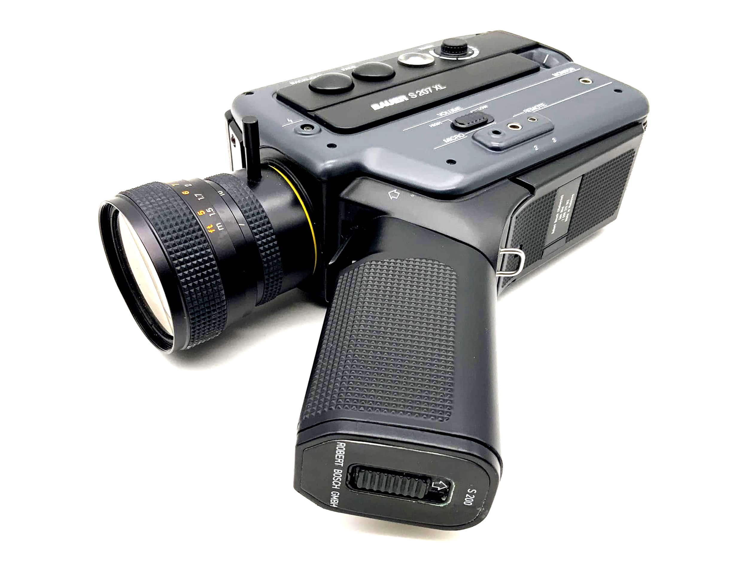 Braun S 207 XL film camera with Neovaron 1.2/7-45 Super 8 camera movie camera