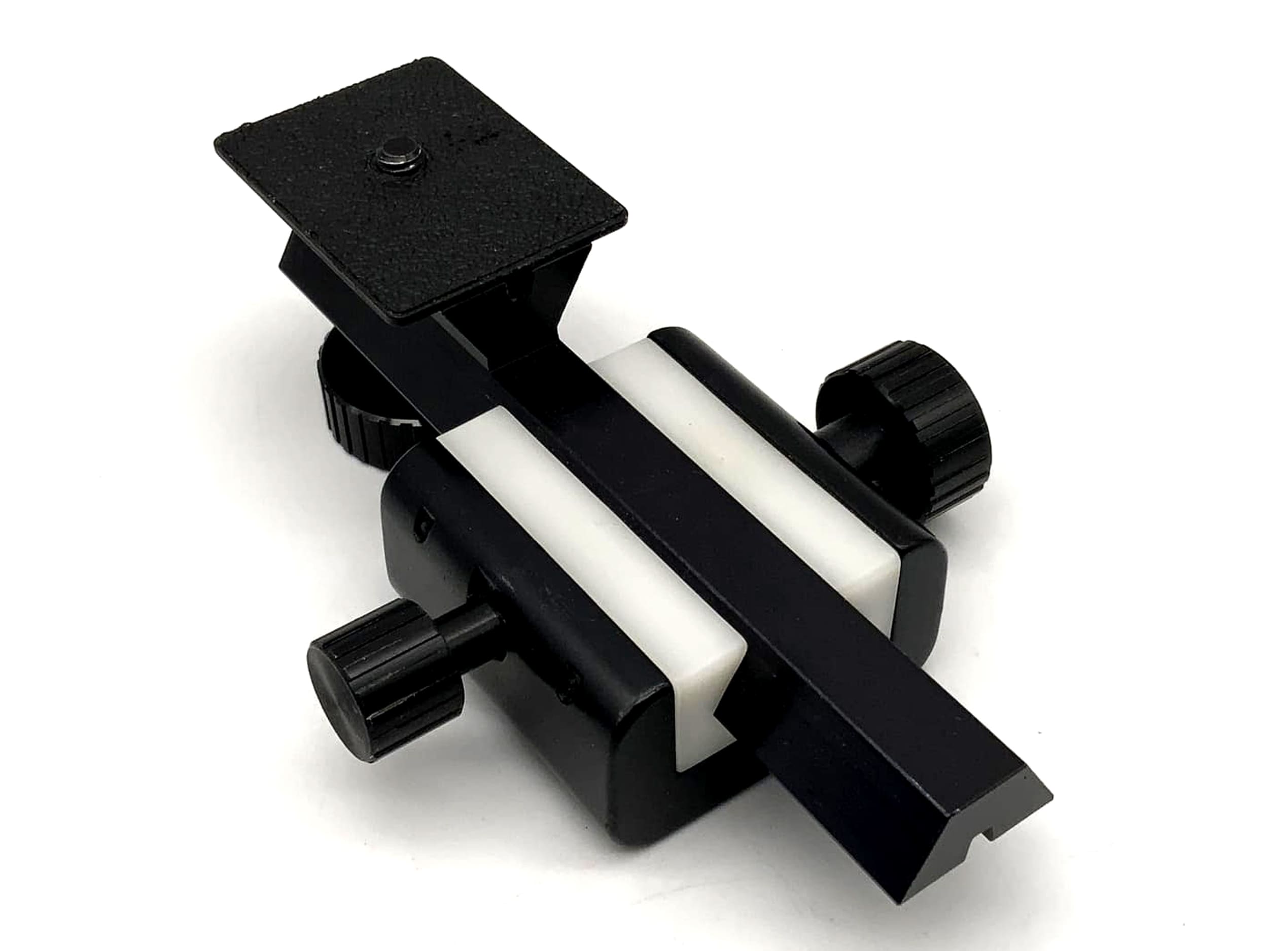 Pentacon focusing rail, black; Praktica focusing rack for PB bellows