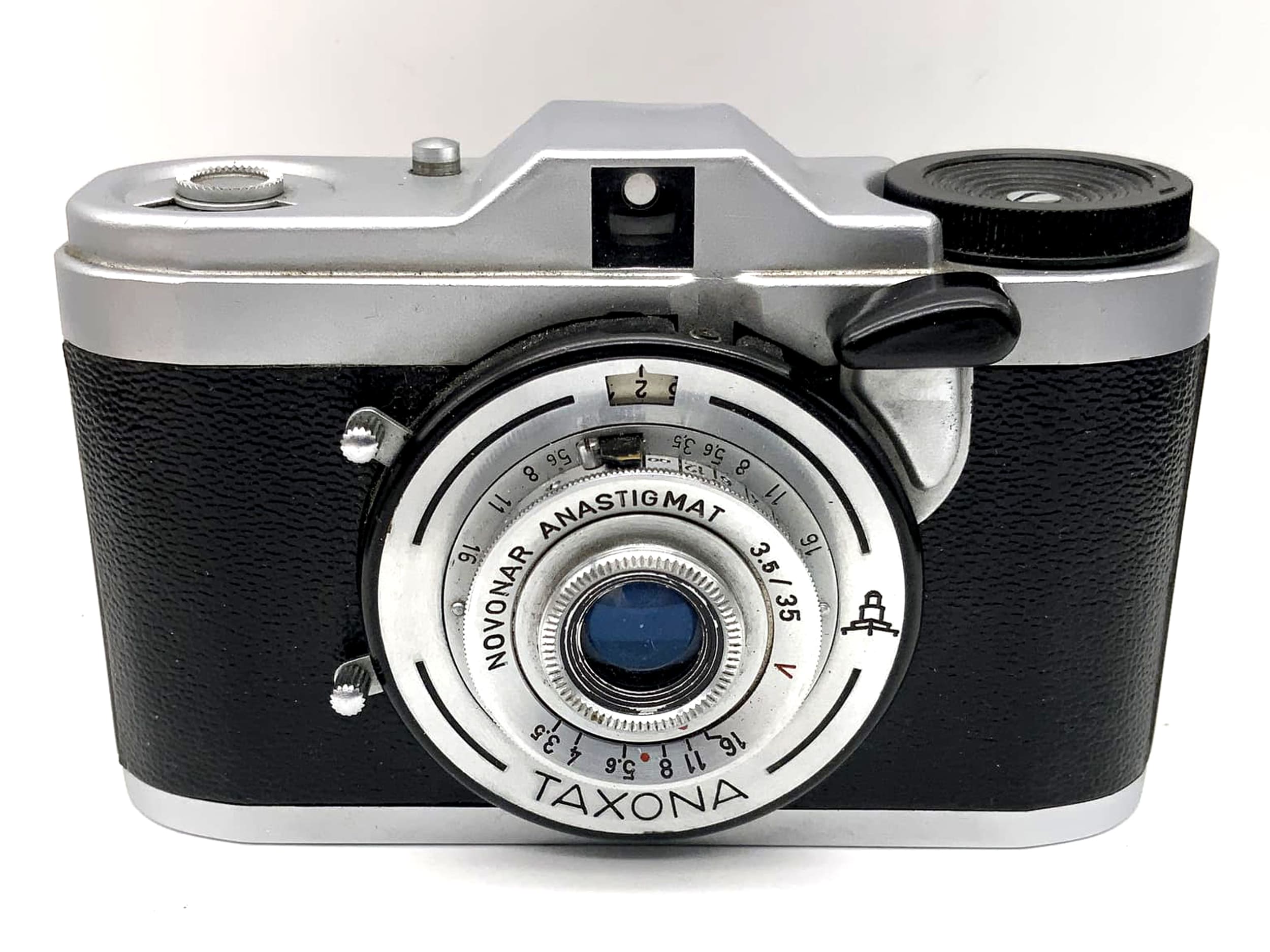 Zeiss Ikon Taxona viewfinder camera with Novonar Anastigmat 3.5/35 Tempor analog camera