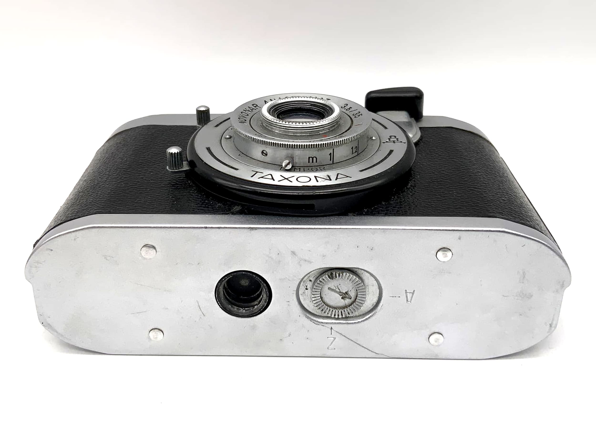 Zeiss Ikon Taxona viewfinder camera with Novonar Anastigmat 3.5/35 Tempor analog camera