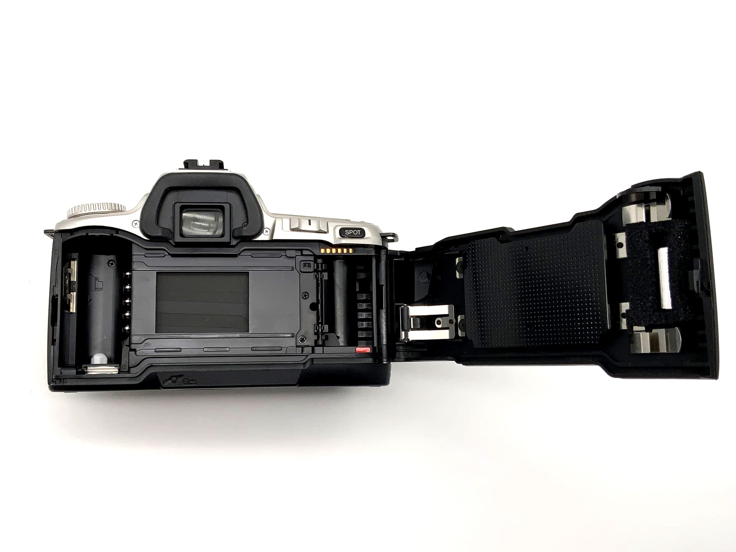 Minolta Dynax 404si SLR 35mm AF Autofocus Analog Camera Body