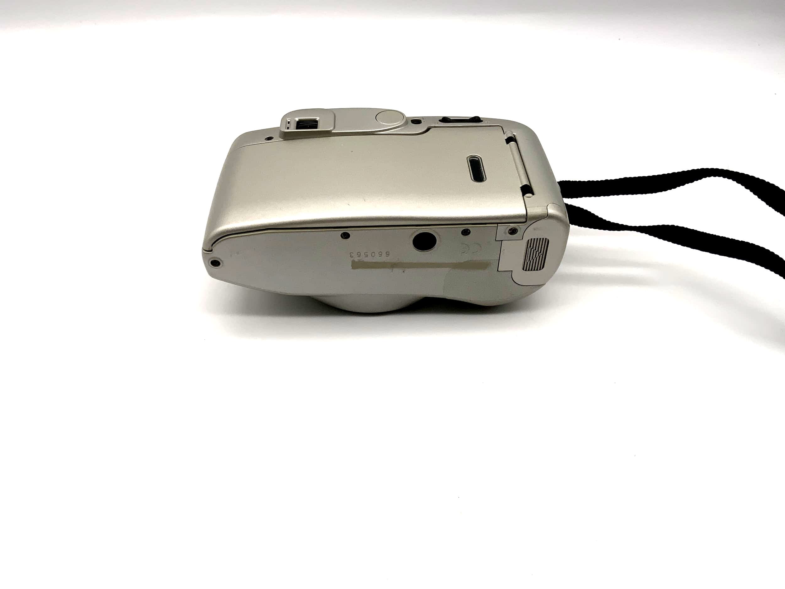 Yashica EZS Zoom 105 analog camera compact camera 35mm autofocus point &amp; shoot