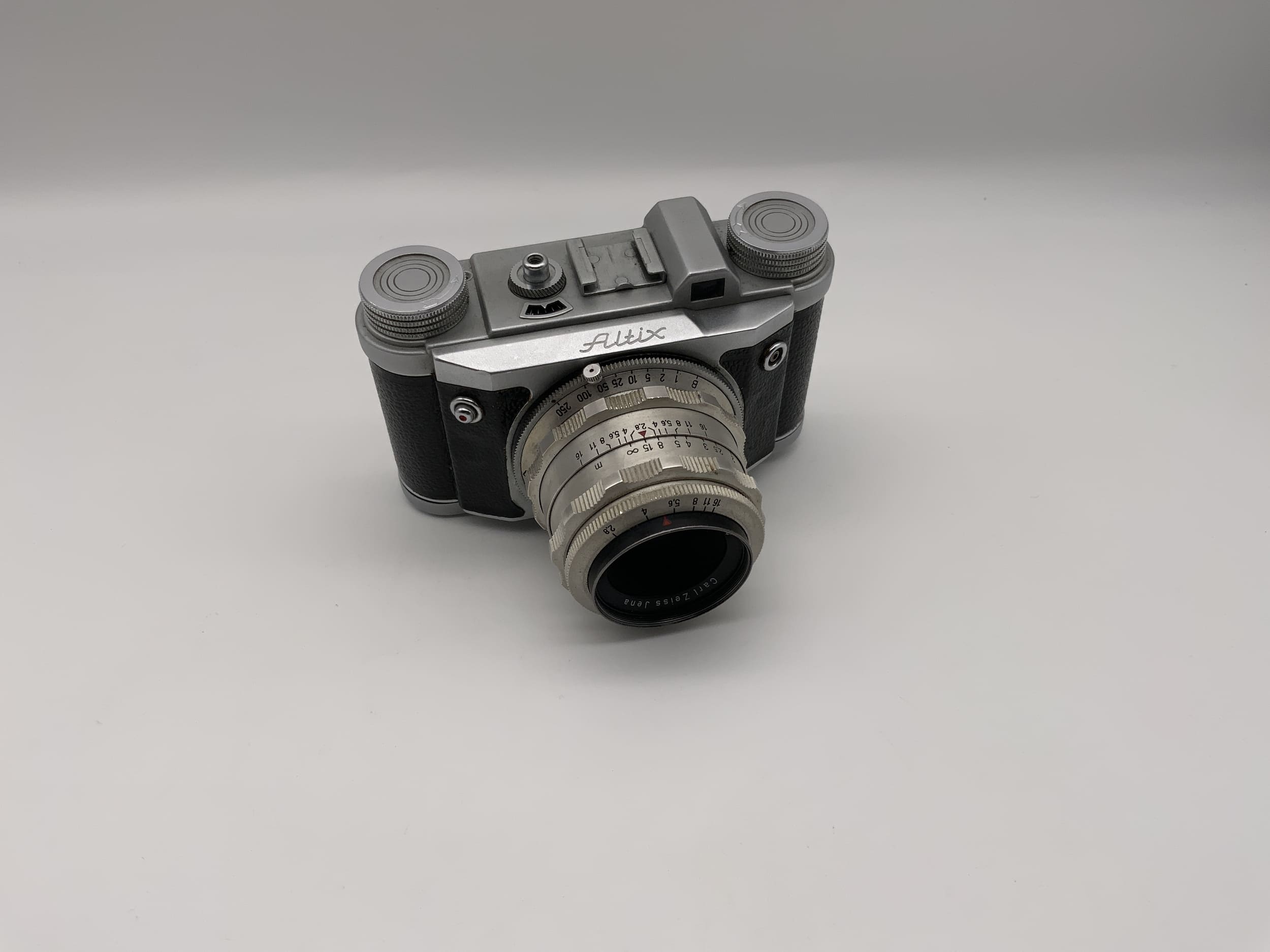 Altissa Altix compact viewfinder camera, Carl Zeiss Tessar 2.8/50mm m35b