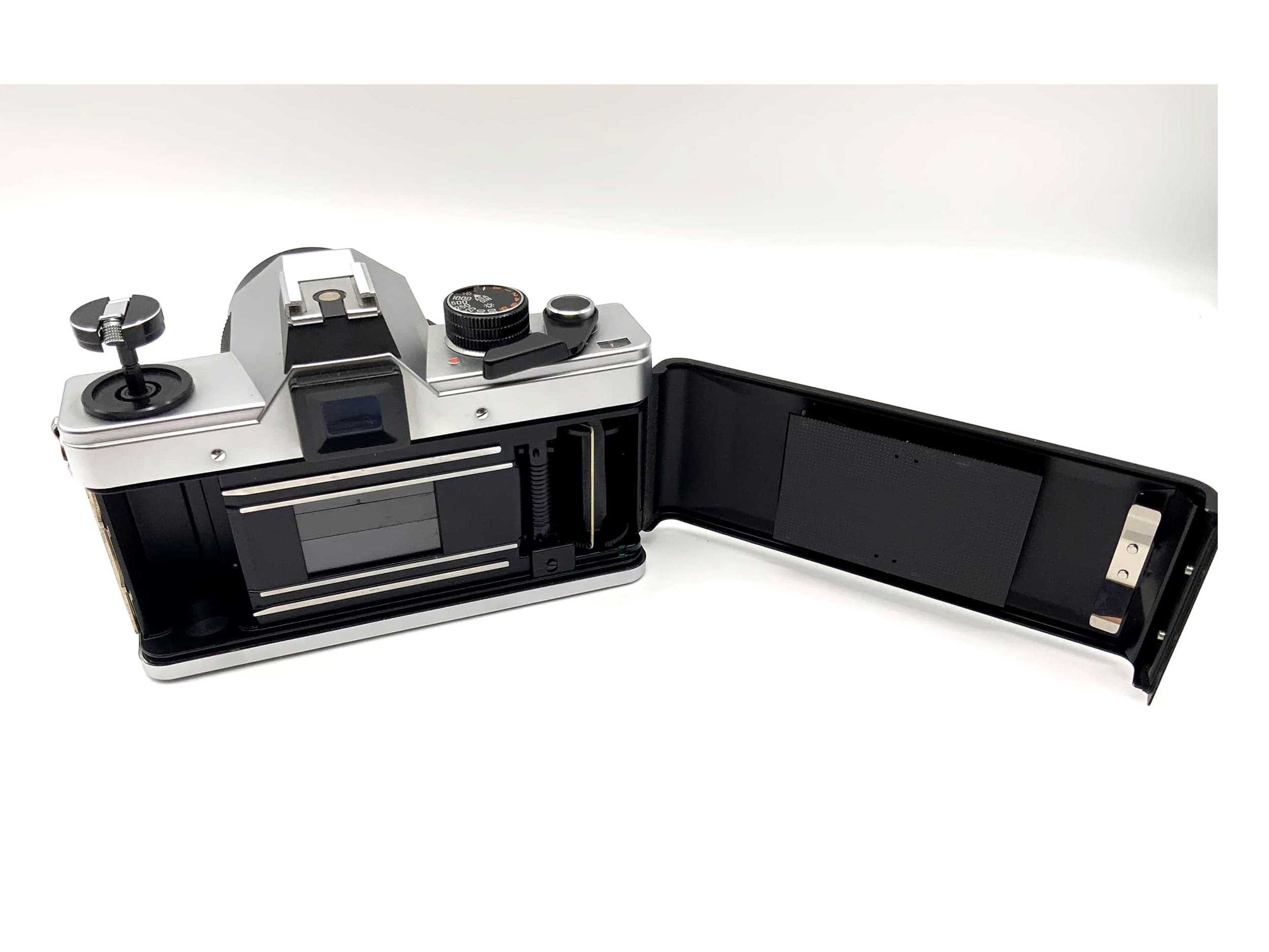 Pentacon Praktica Super TL 1000 with Porst Tele MC 1:2.8 135mm lens