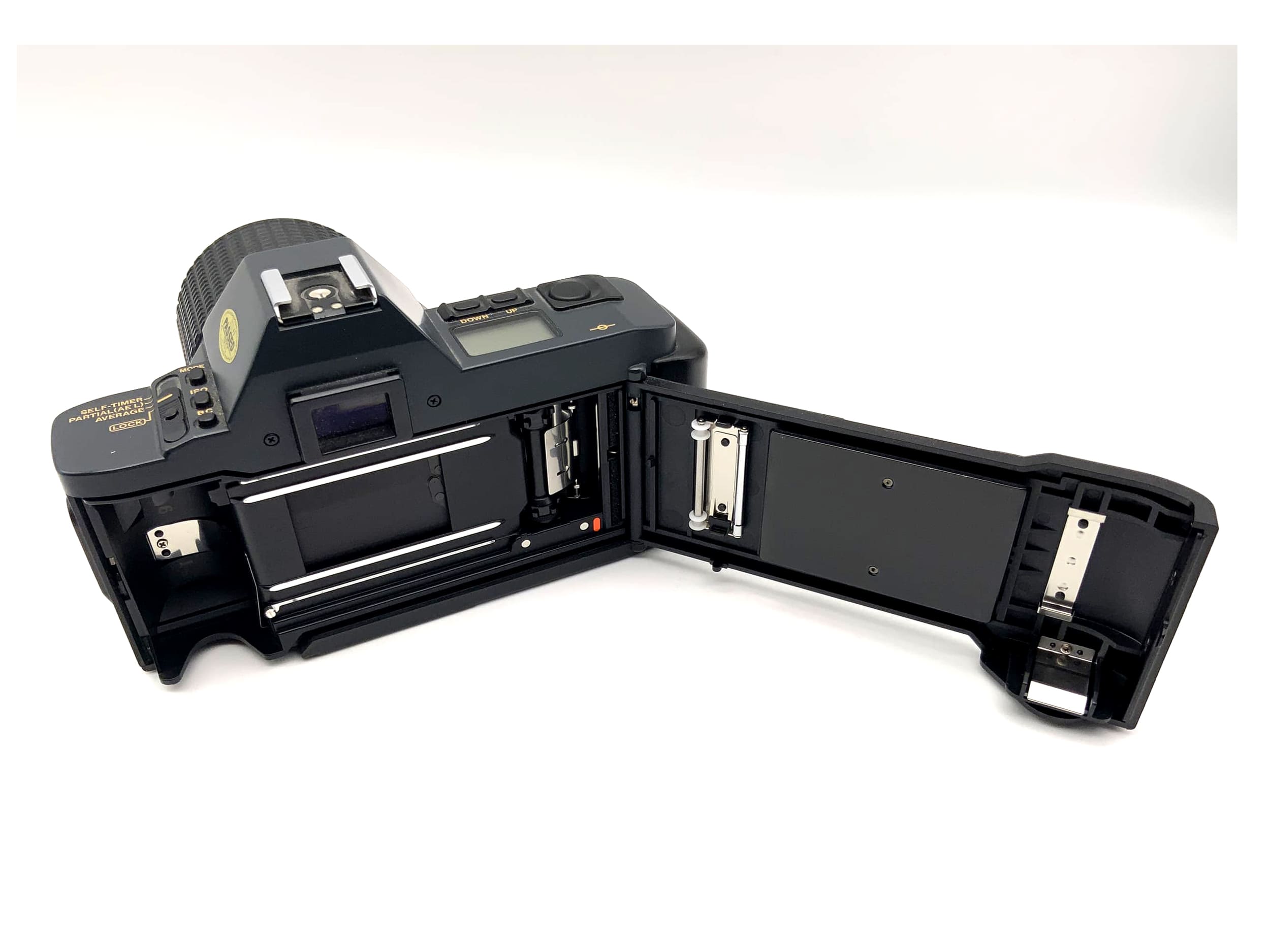 Canon T70 analog SLR camera with Ozunon GMC 1:3.5-4.8 35-75mm lens