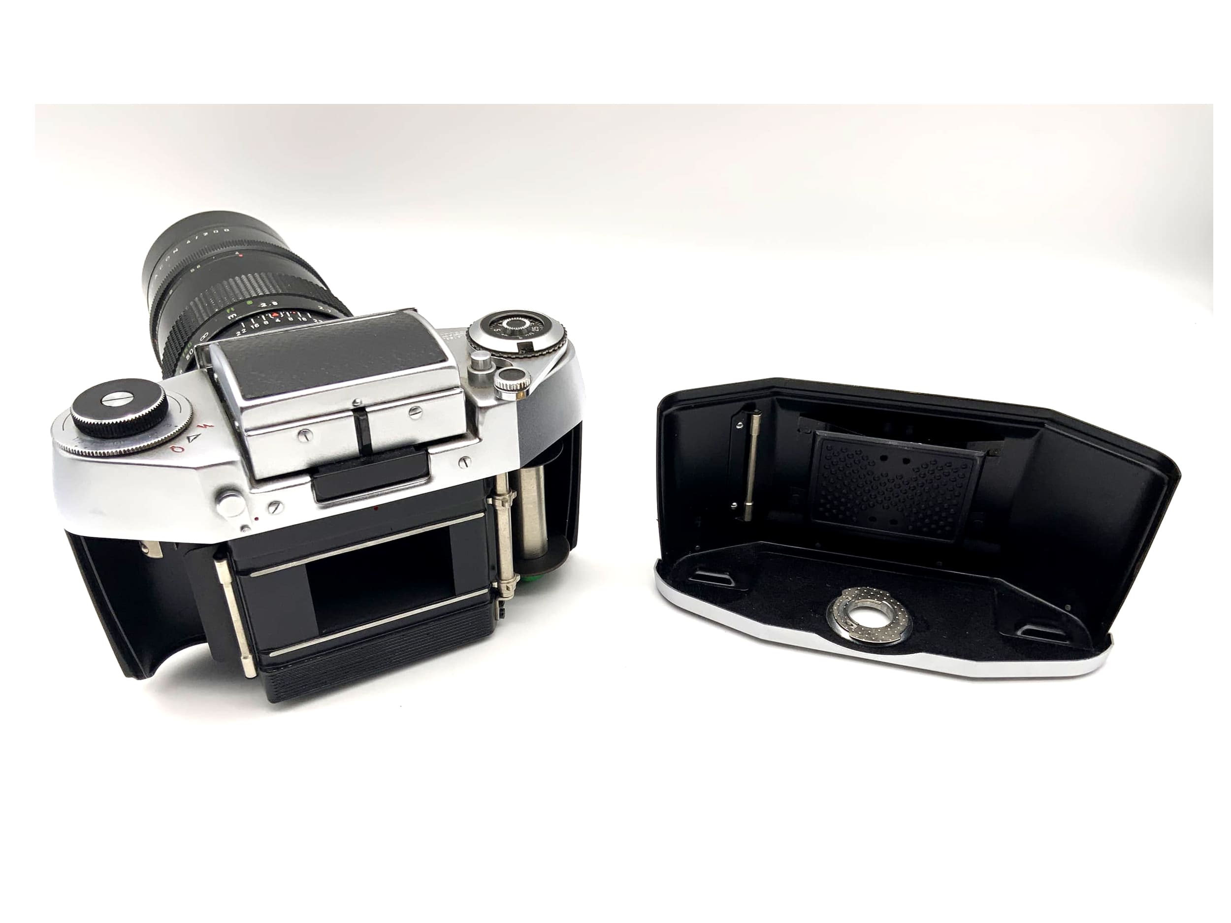 Exakta Exa 1a analog SLR camera with Pentacon 4/200 lens