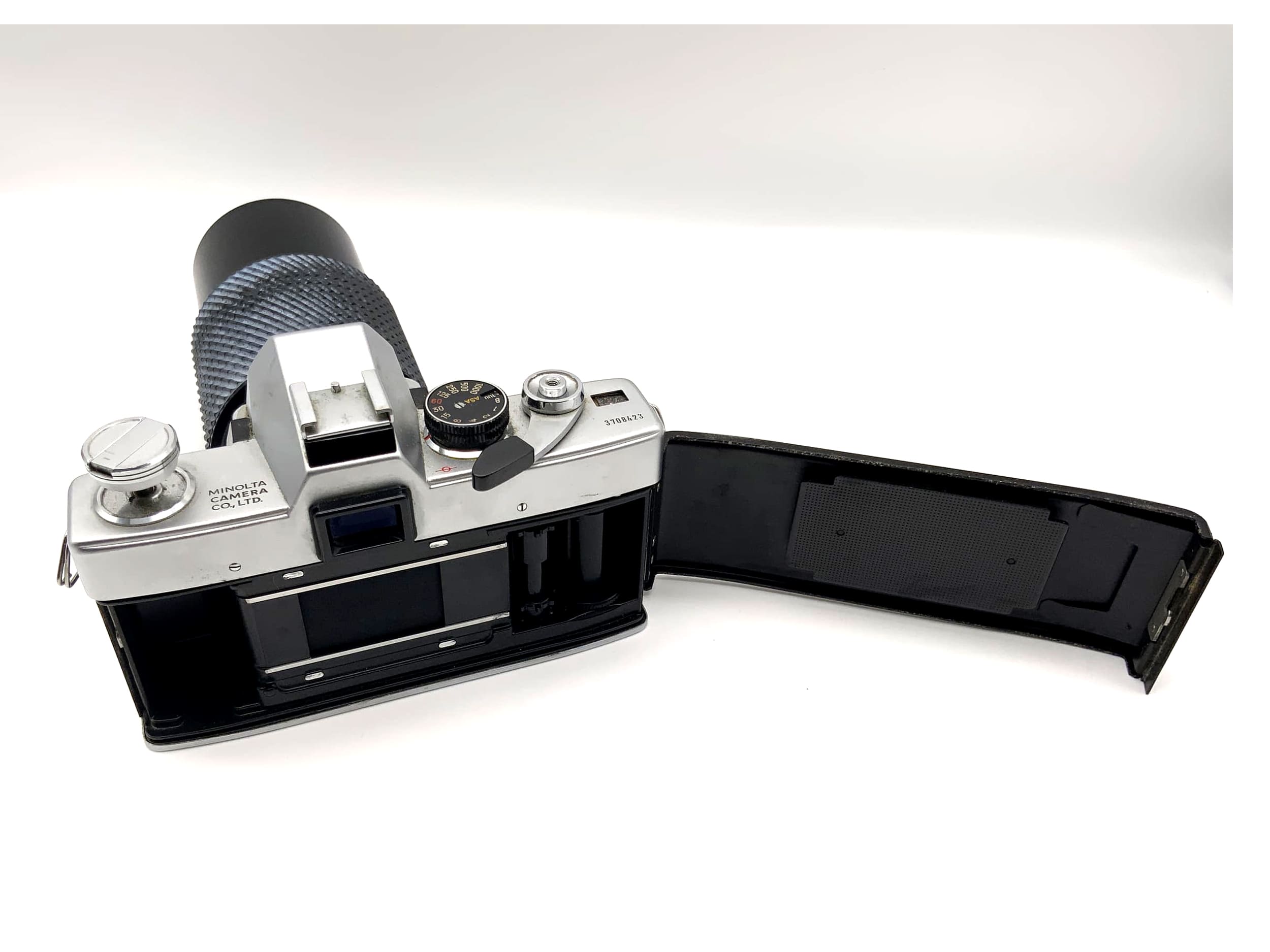 Minolta SRT101 with Tokina 4.5 80-200mm lens, 35mm analog SLR camera