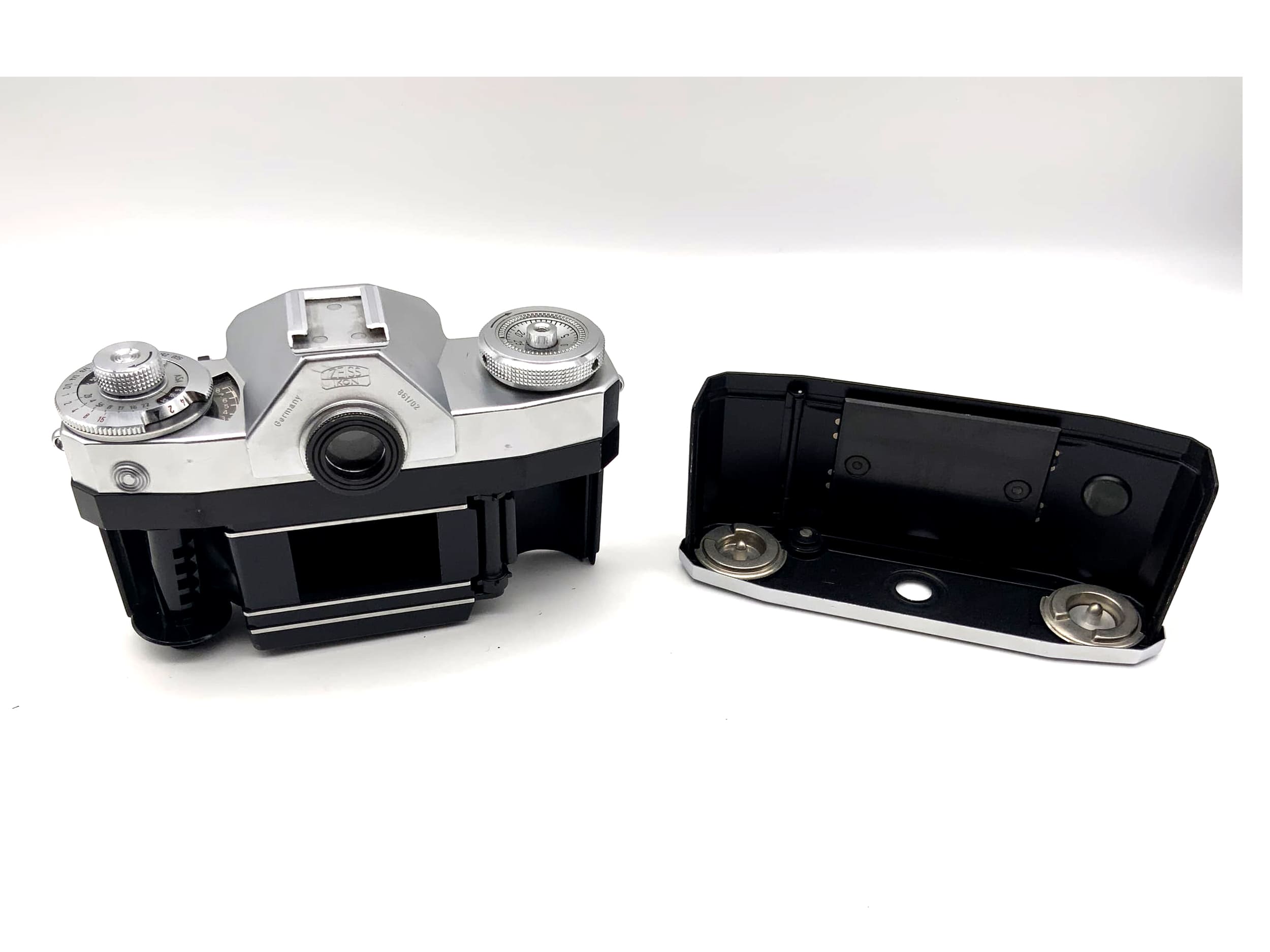 Zeiss Ikon Contaflex Tessar 2.8 45mm camera Synchro Compur analog camera 35mm