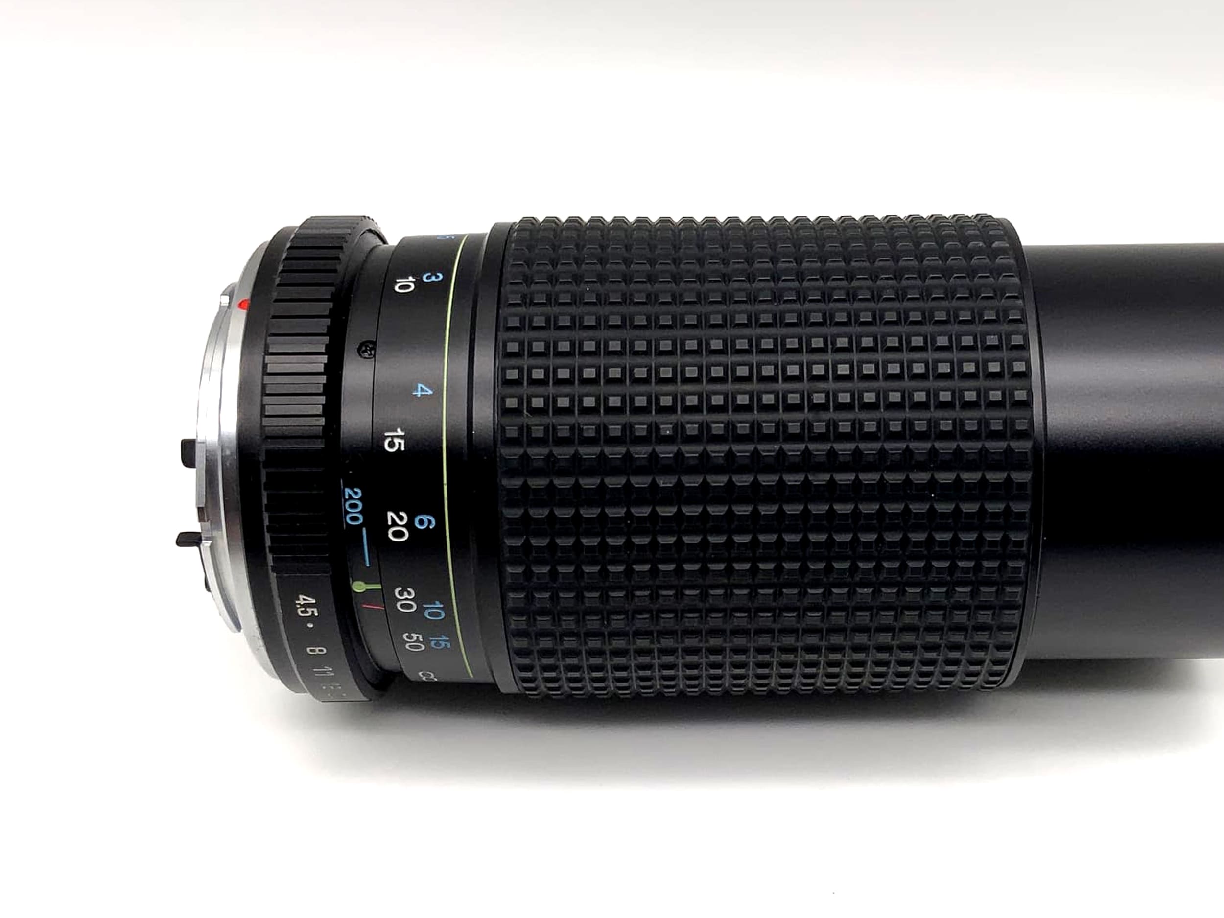Tokina RMC 1:4.5 80-200mm analog lens (Yashica Contax C/Y)