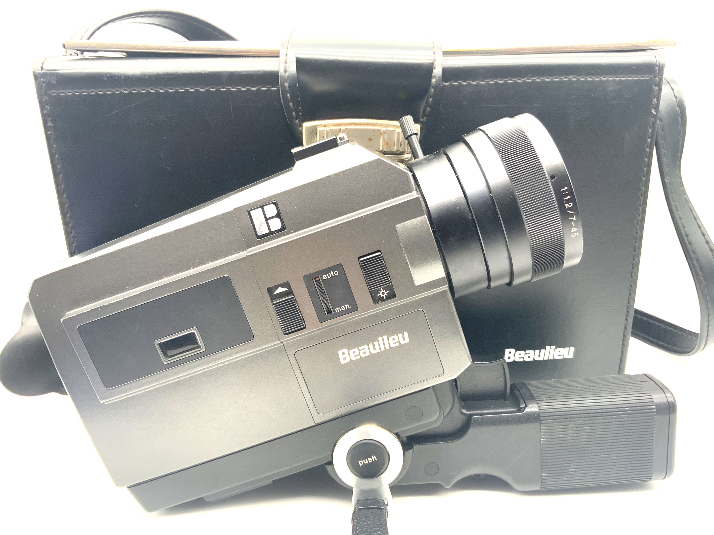 Beaulieu 1008 XL film camera with Zoom Macro 1:1.2/7-45 Super 8 with bag