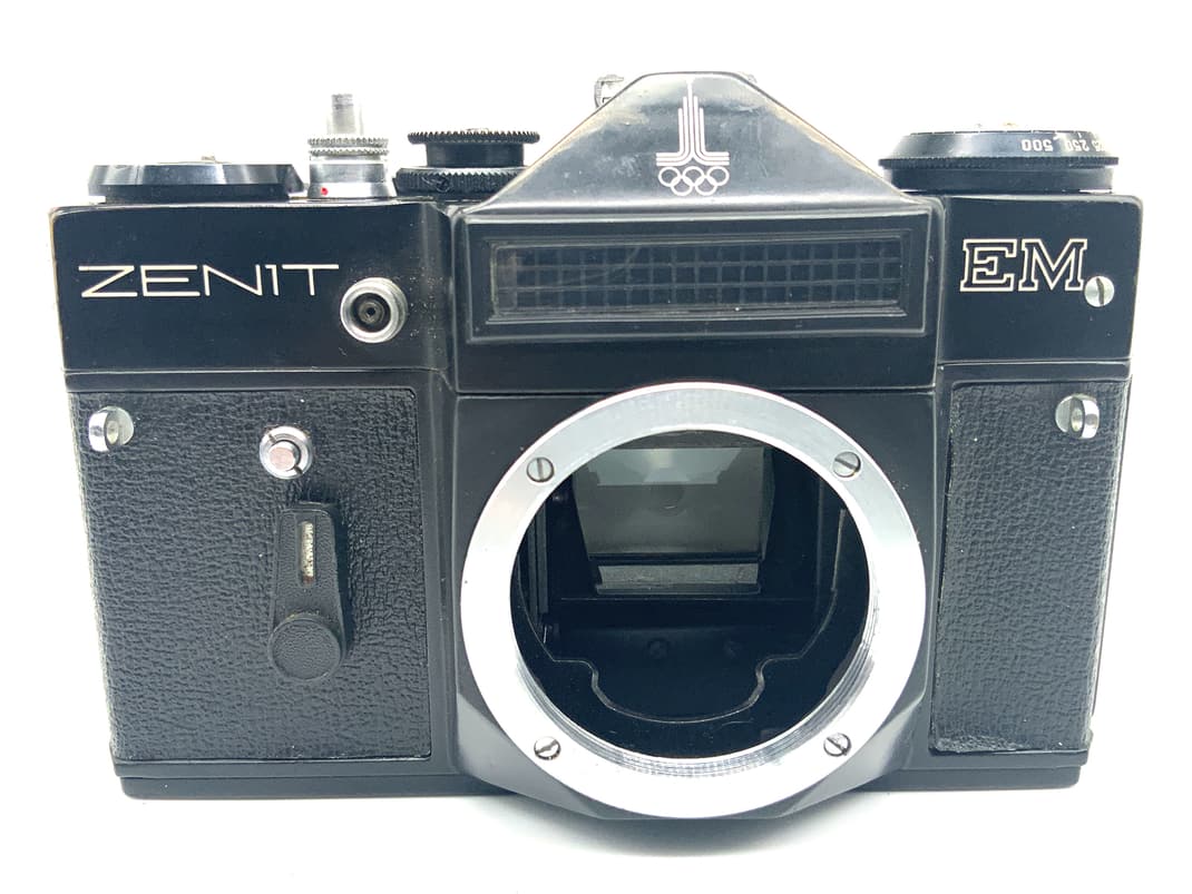 KMZ Zenit EM SLR Olympia 35mm Spiegelreflexkamera analog Body Gehäuse (M42)