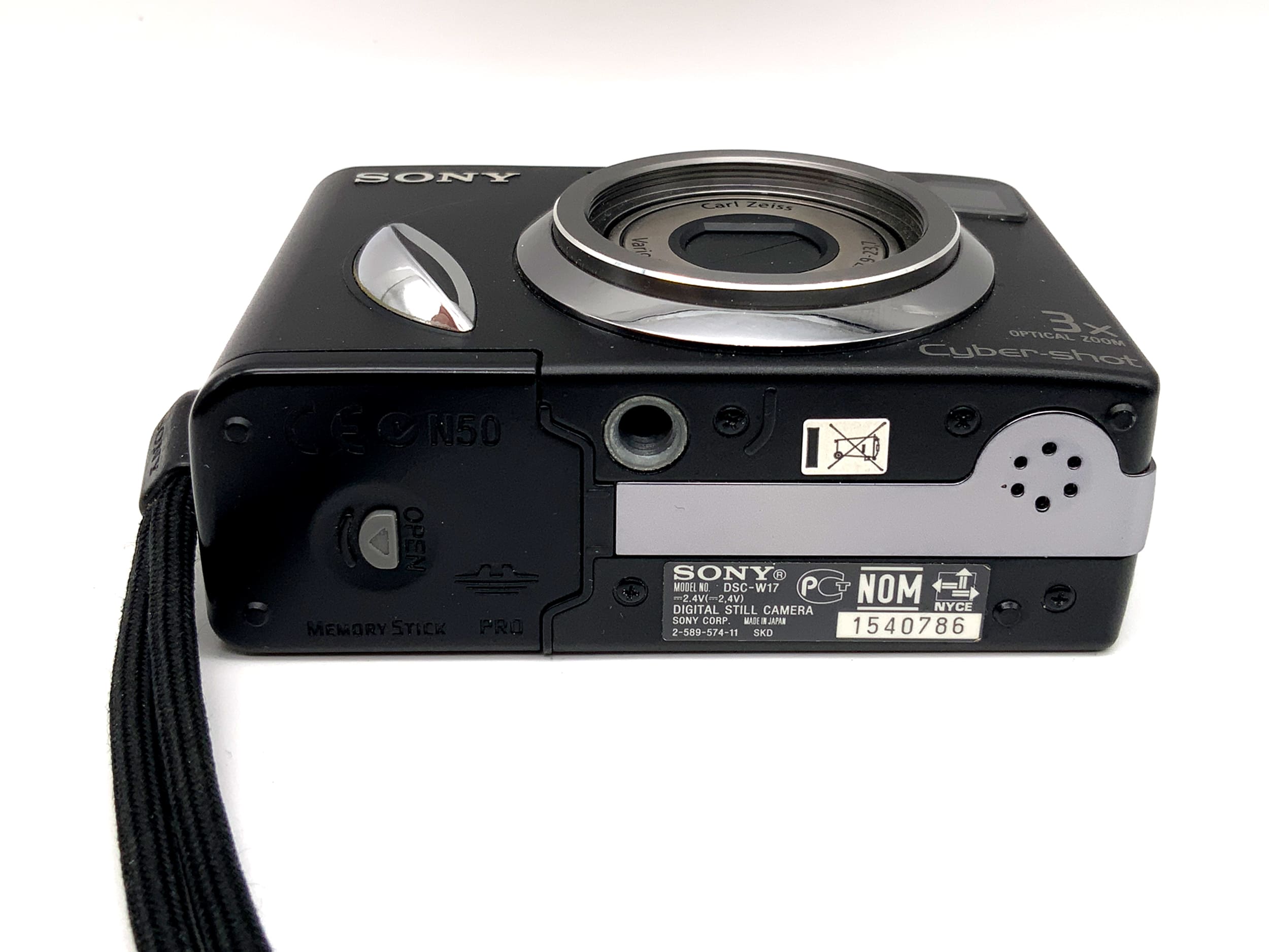 Sony Cyber-Shot DSC-W17 digital compact camera Vario-Tessar 2.8-5.2/7.9-23.7