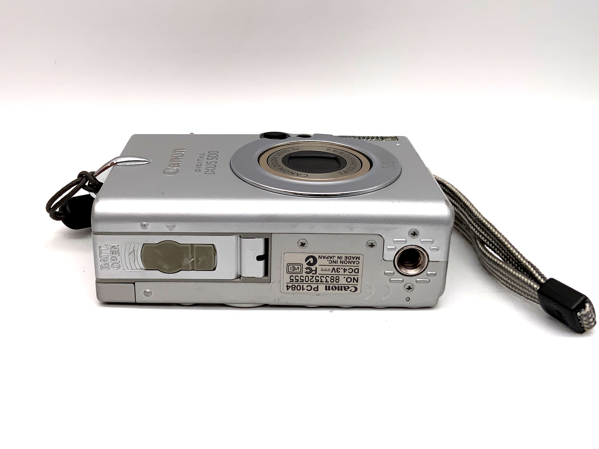 Canon IXUS 500 Digital Compact Camera with 3x 7.4-22.2mm 1:2.8-4.9 5.0 MP Ai AF