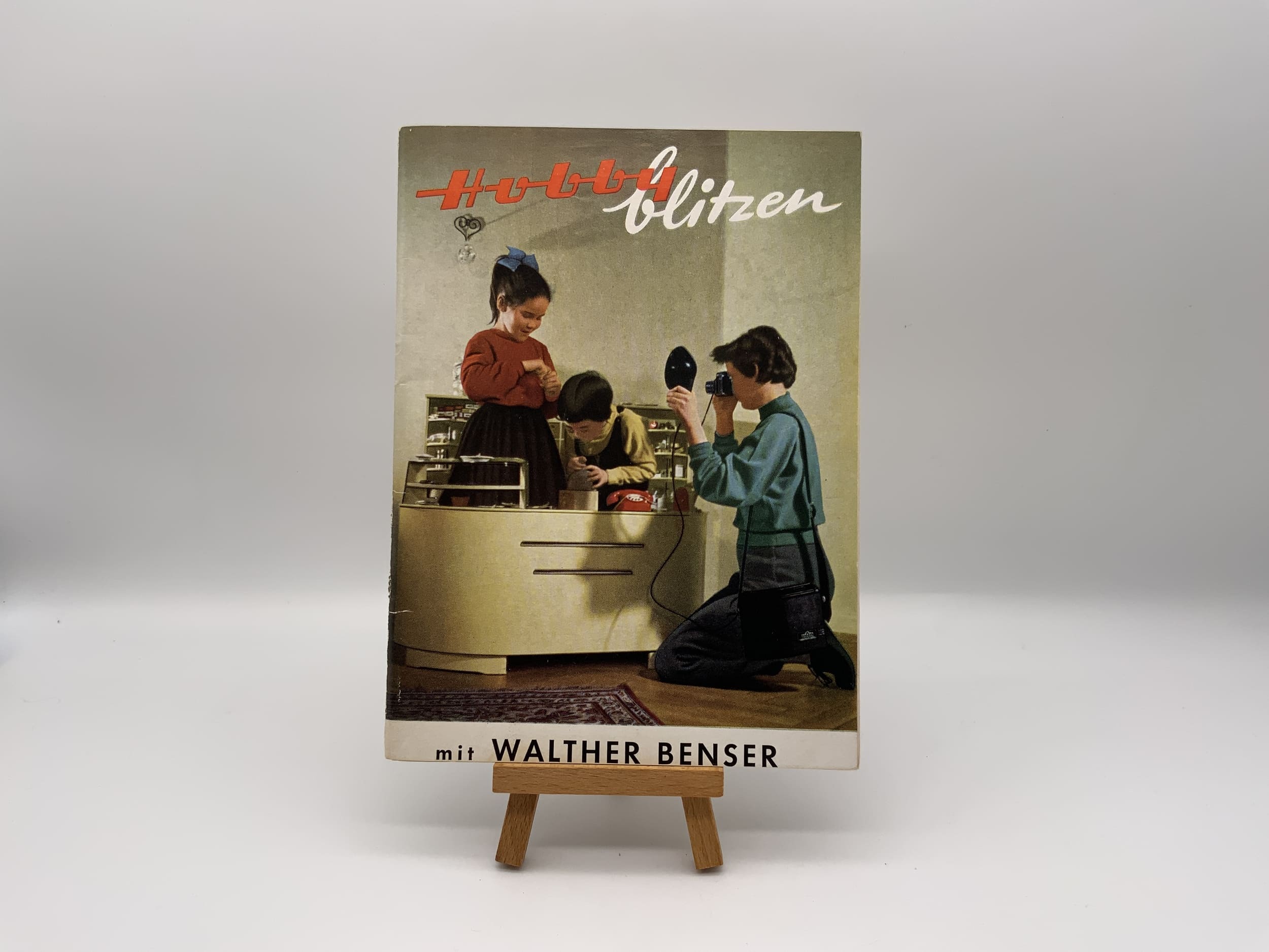 Amateur flash photography with Walther Benser's instructions (German)