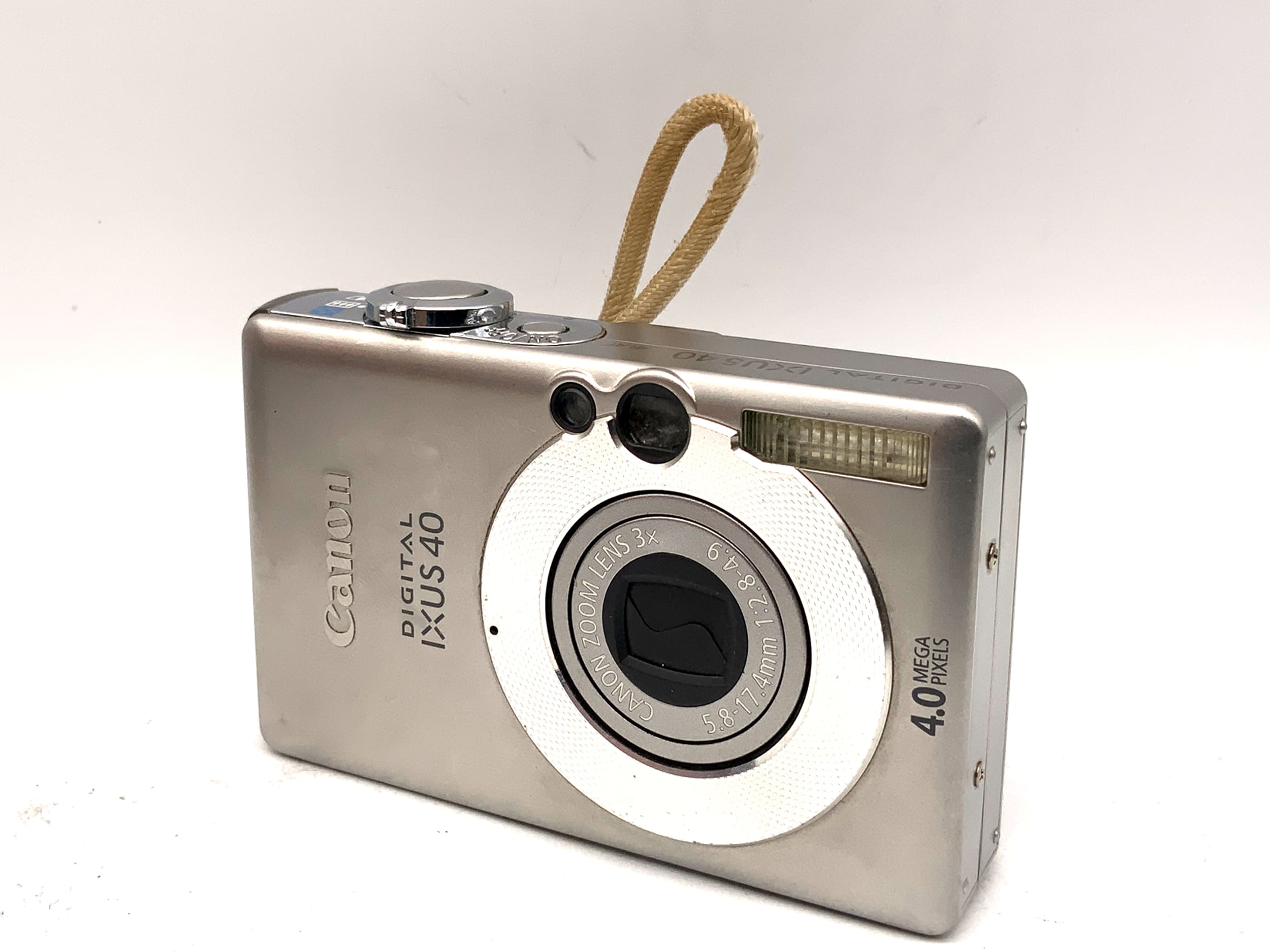 Canon IXUS 40 digital compact camera with 3x 5.8-17.4mm 1:2.8-4.9