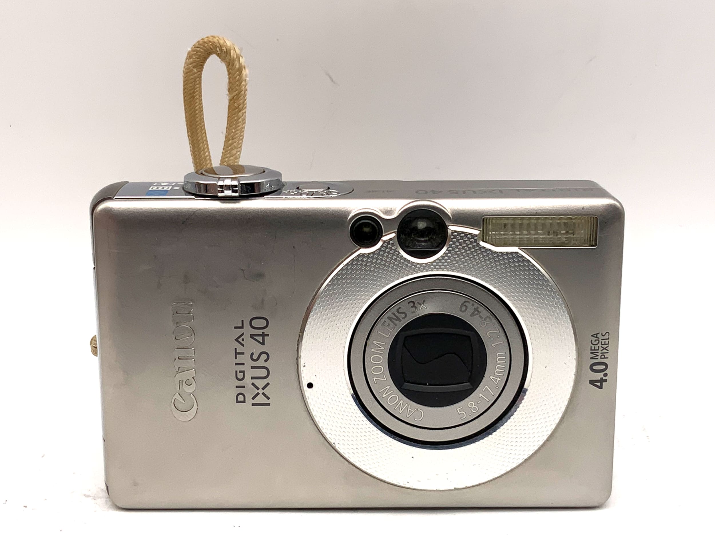 Canon IXUS 40 digital compact camera with 3x 5.8-17.4mm 1:2.8-4.9