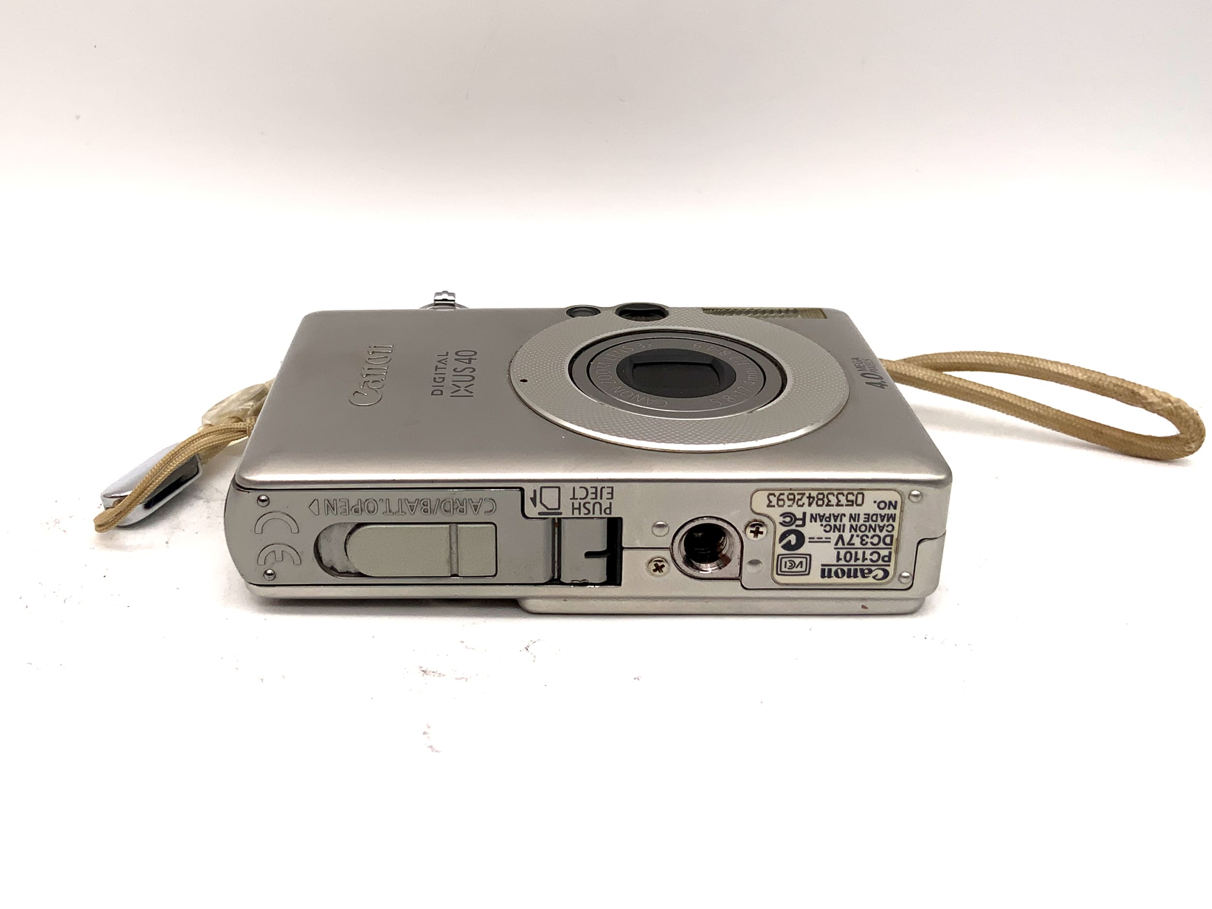 Canon IXUS 40 digital compact camera with 3x 5.8-17.4mm 1:2.8-4.9