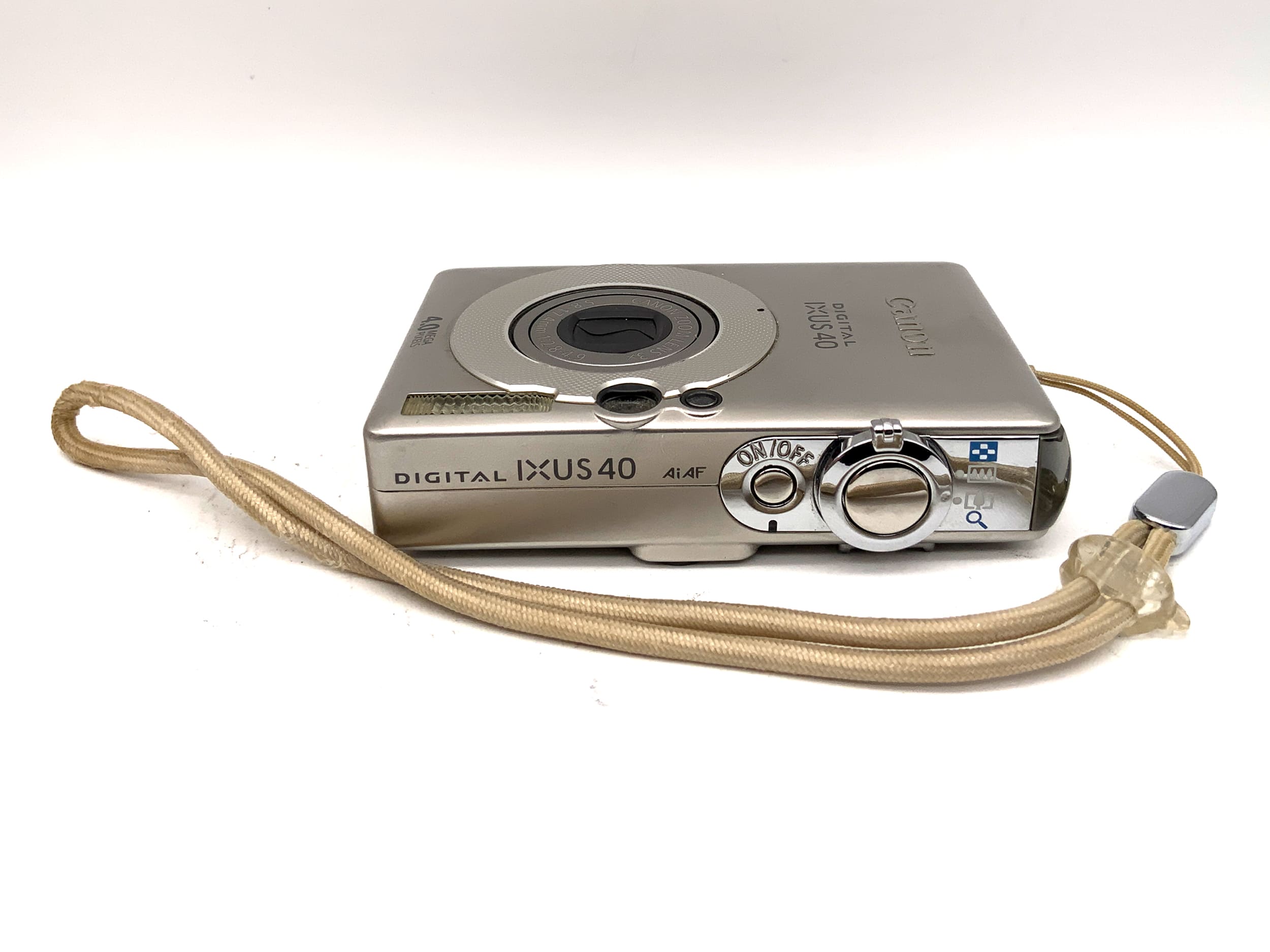 Canon IXUS 40 digital compact camera with 3x 5.8-17.4mm 1:2.8-4.9