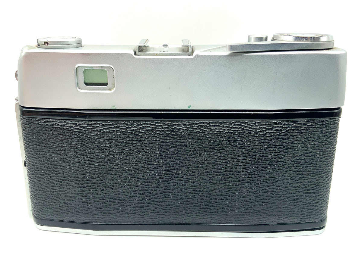 Petri 7 viewfinder camera with C.Petri 1:2.8 f=4.5cm Green-O-Matic analogue camera