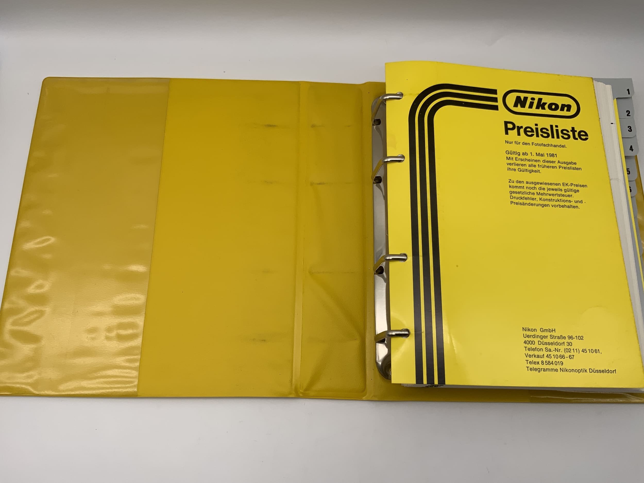 Nikon from 1981 with Nikon case/folder, price list (German)