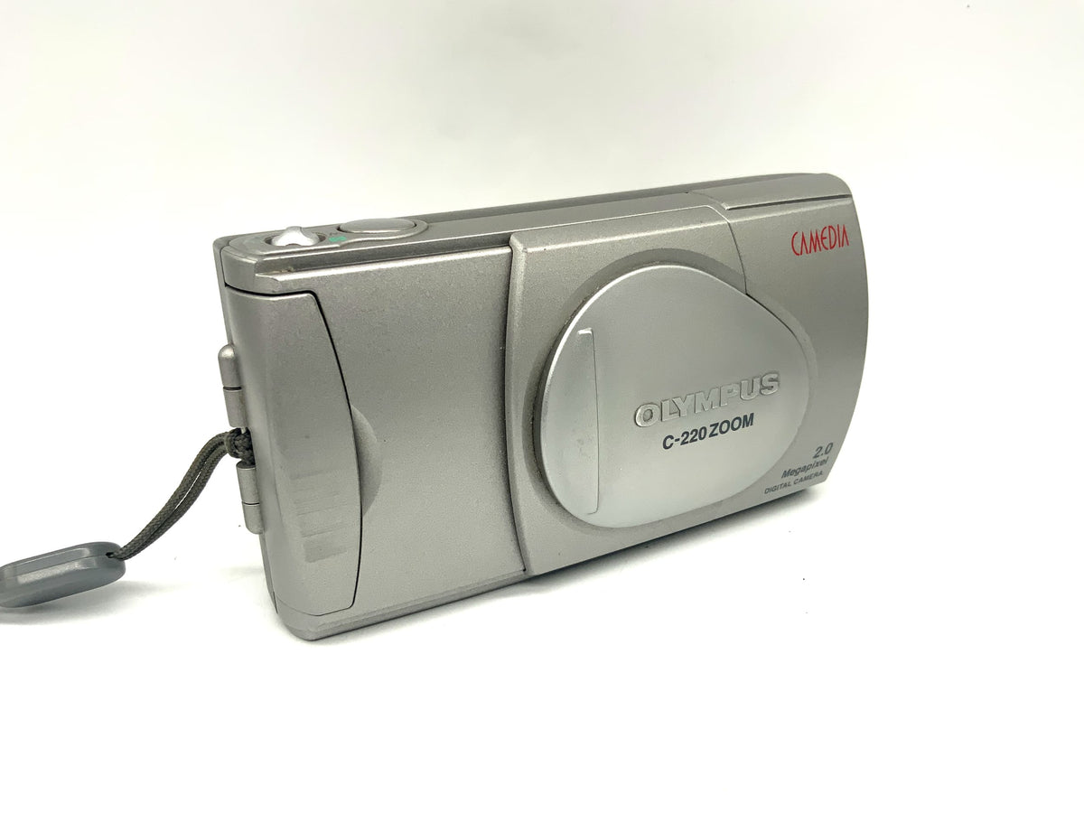 Olympus C-220 Zoom Digitale Kompaktkamera mit 5-15mm 1:2.8-4.9 Bleibt aus