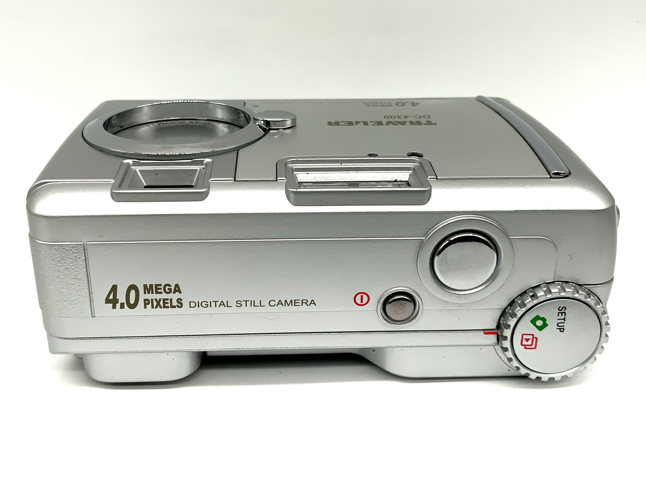 Traveler DC-4300 Digitale Kompaktkamera mit 33 bis 99 mm Bleibt aus