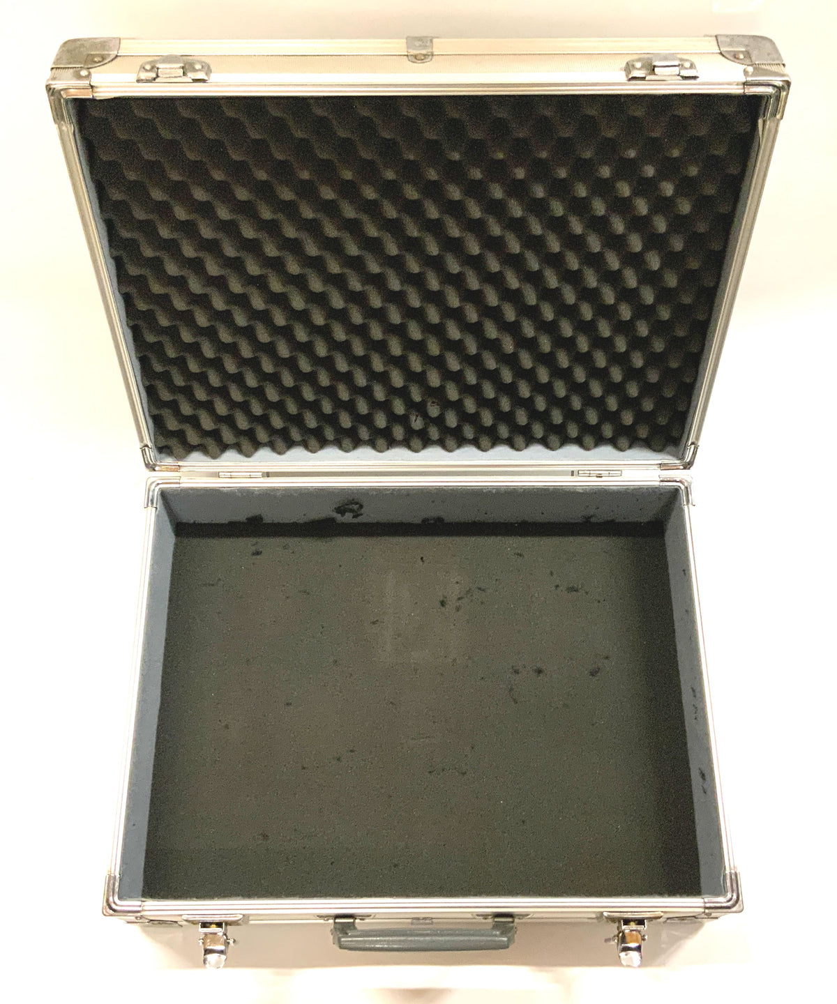 Mamiya camera case, silver, 46x36x16cm external dimensions, aluminum case without inlay