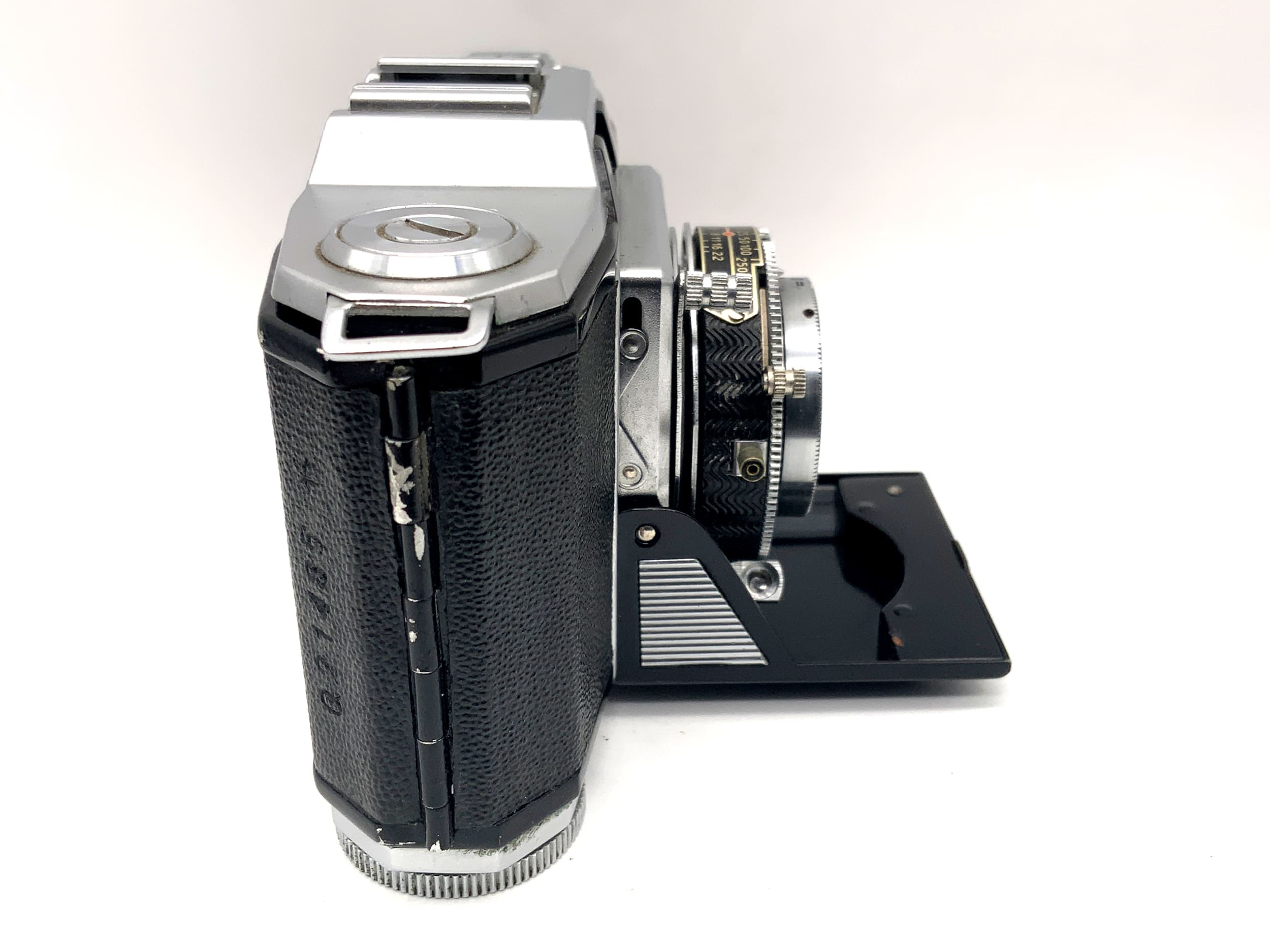 Zeiss Ikon Ikonta 522/24 folding camera with Xenar 45mm 1:2.8 Compur-Rapid