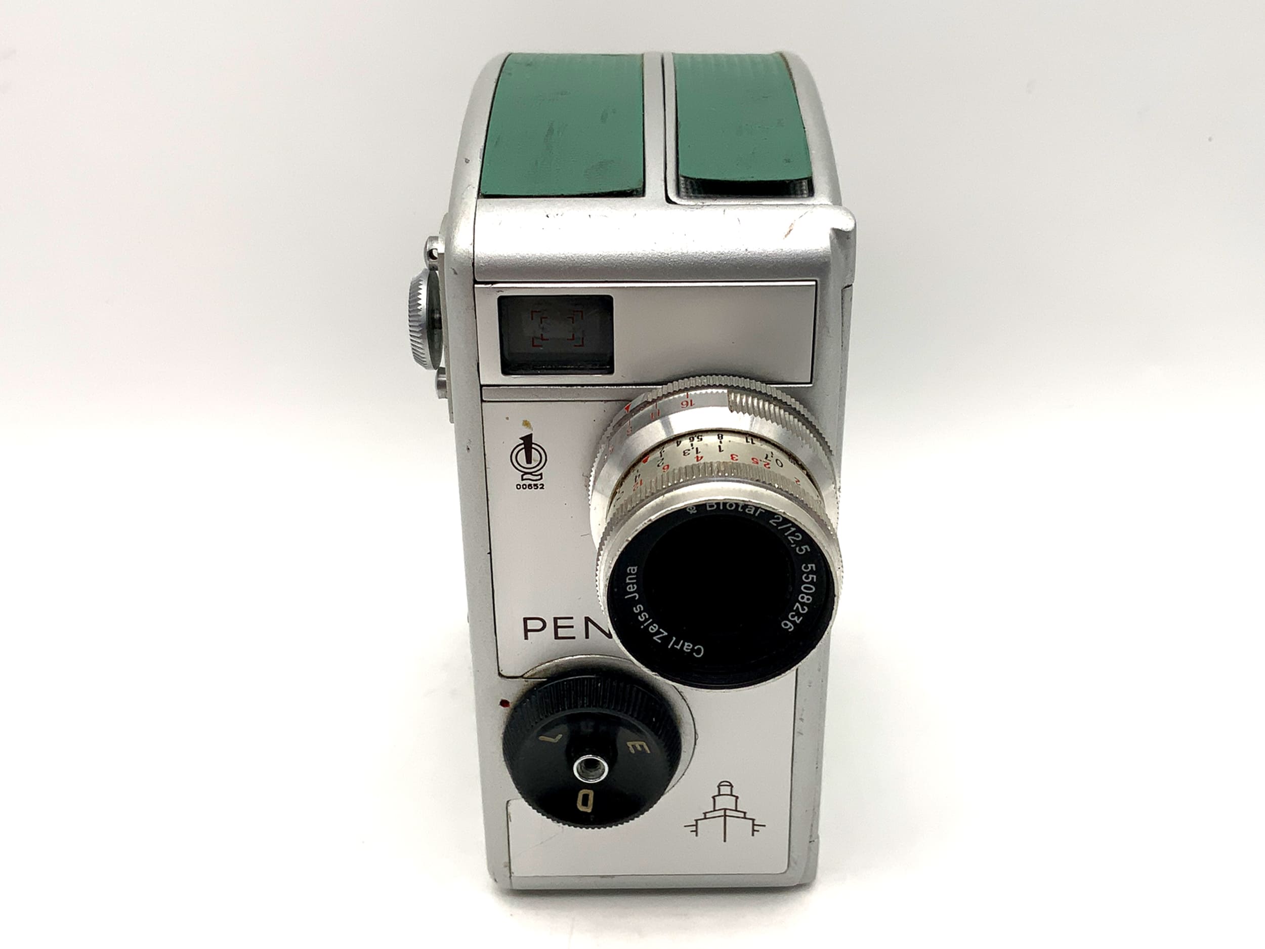 Pentacon Pentaka 8B film camera with Carl Zeiss Biotar 12.5cm 1:2 Super 8